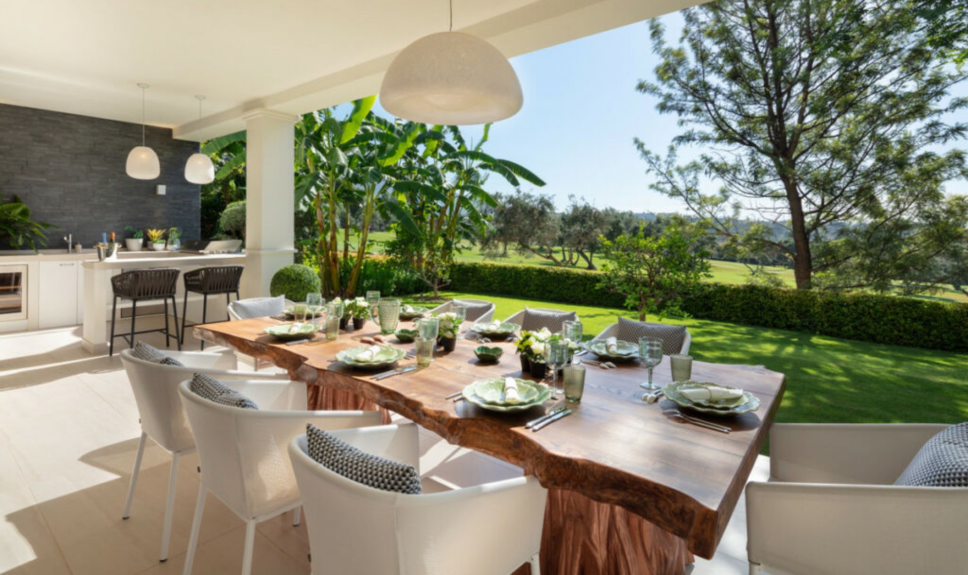 Resale - House -
Aloha