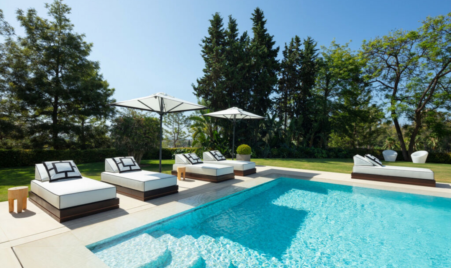 Resale - House -
Aloha