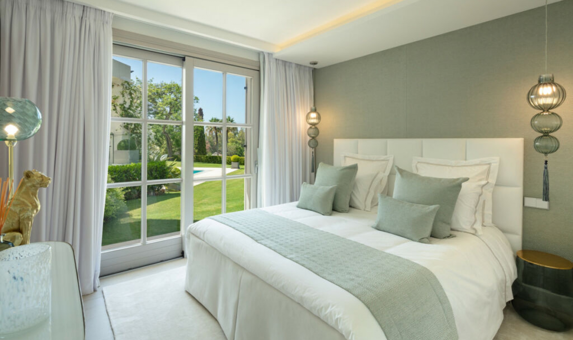 Resale - House -
Aloha