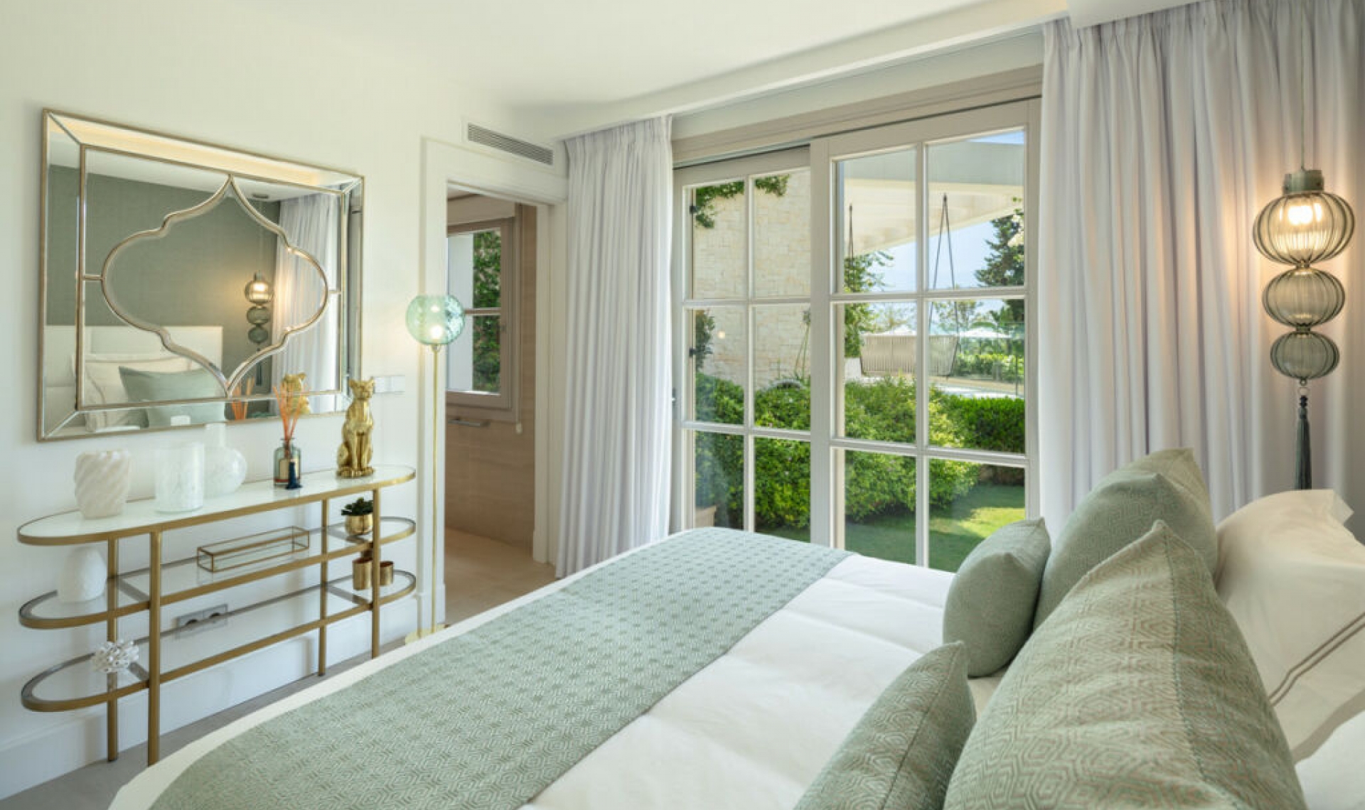 Resale - House -
Aloha