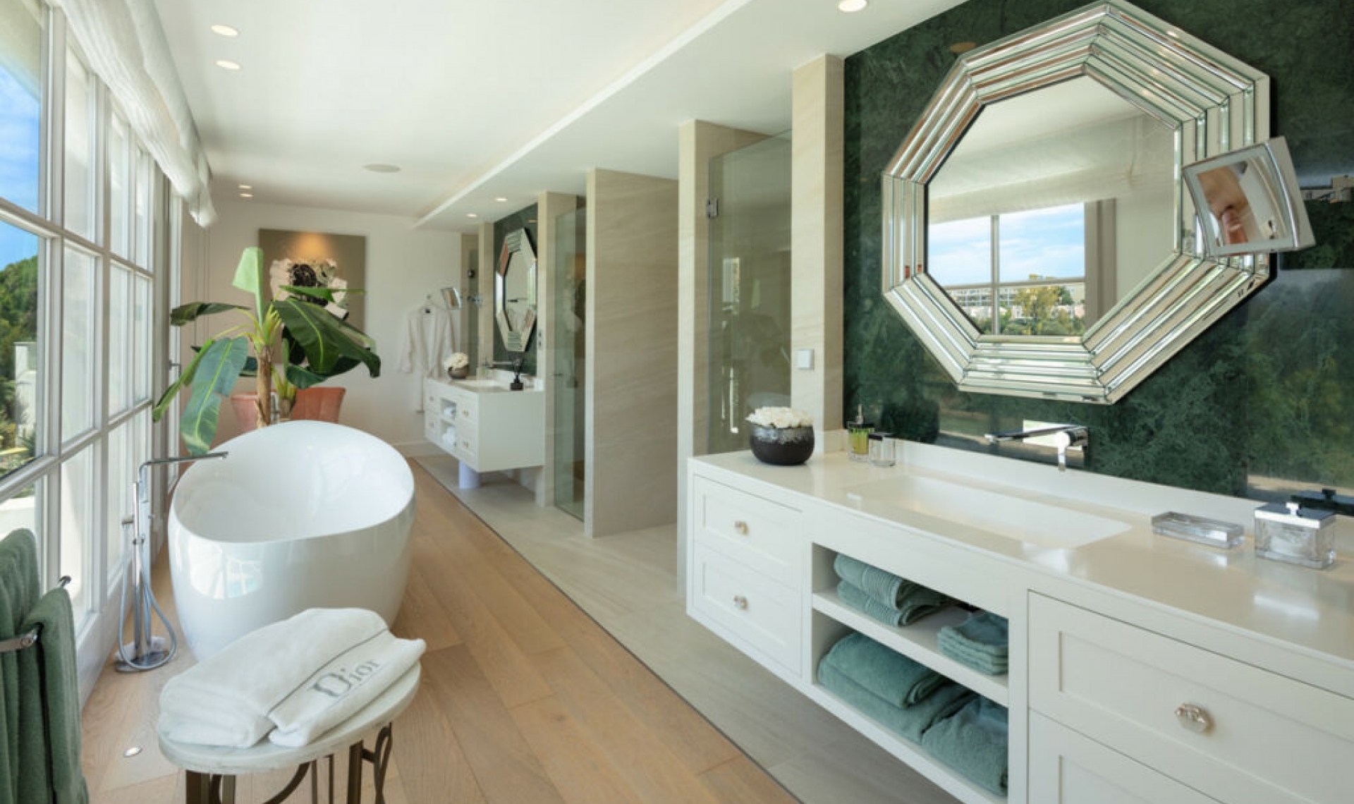 Resale - House -
Aloha