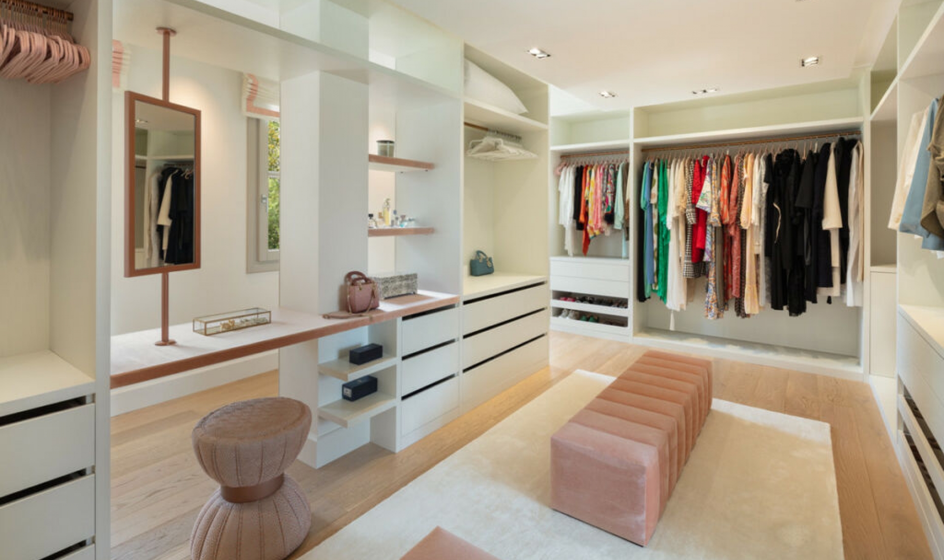 Resale - House -
Aloha