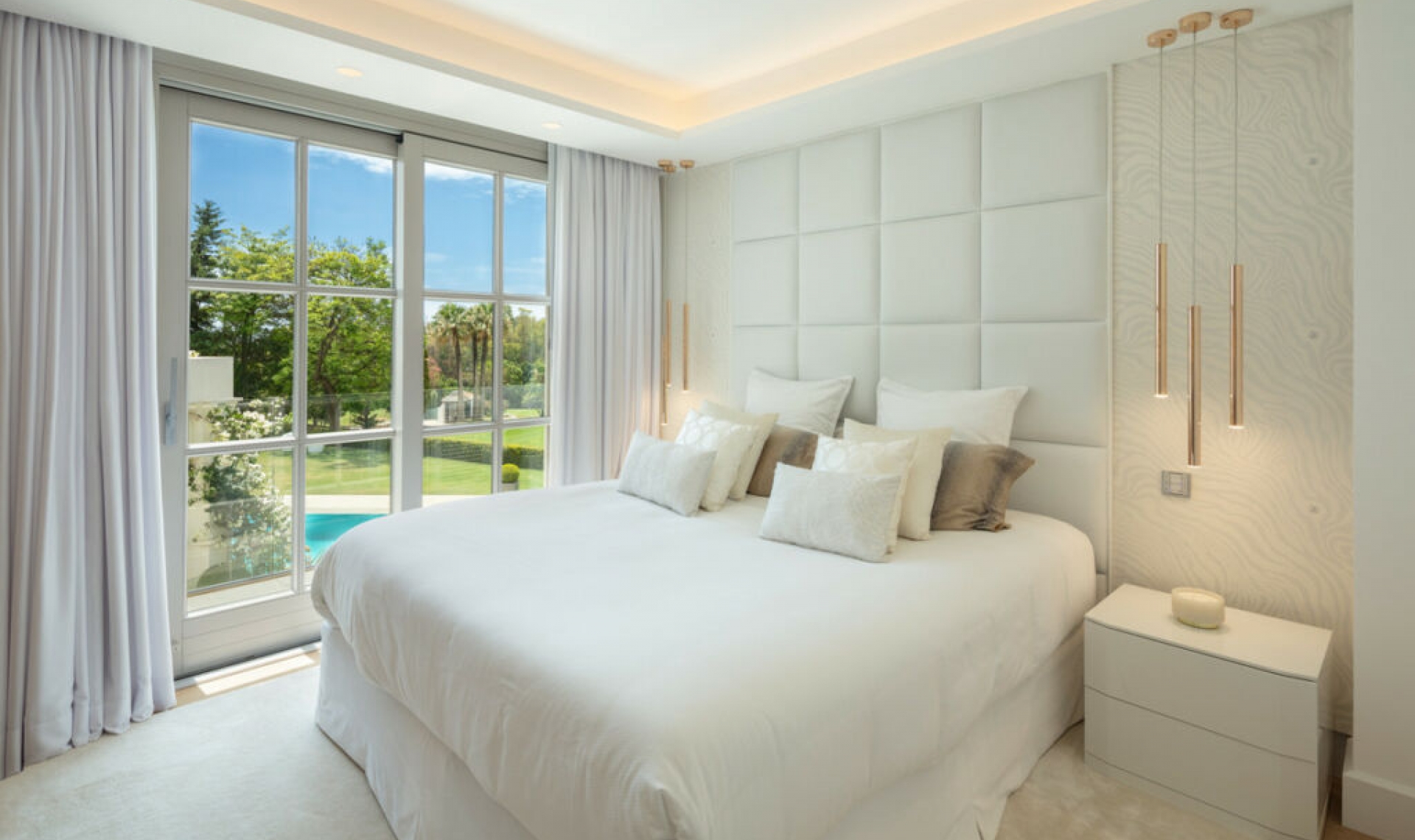 Resale - House -
Aloha