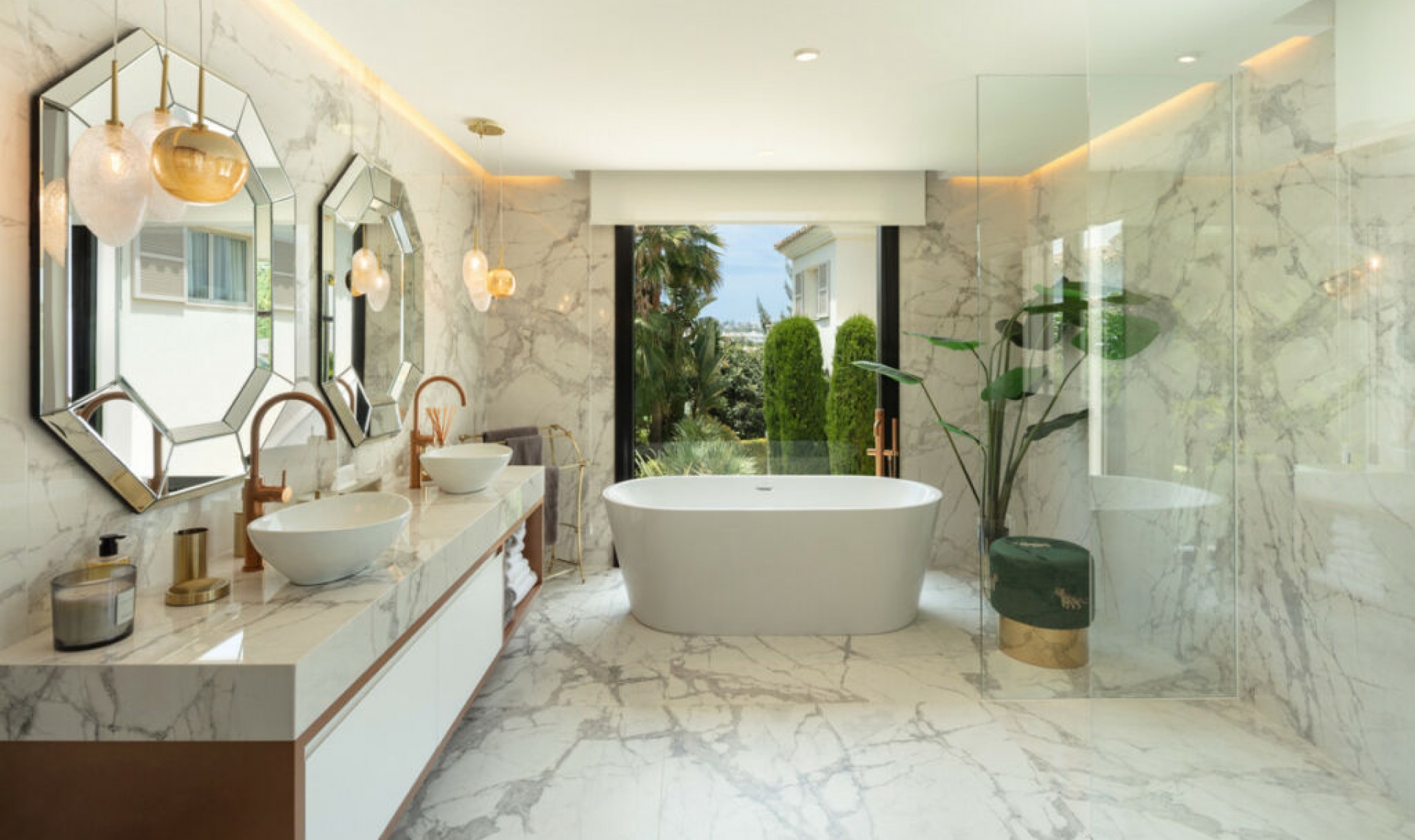 Resale - House -
Aloha