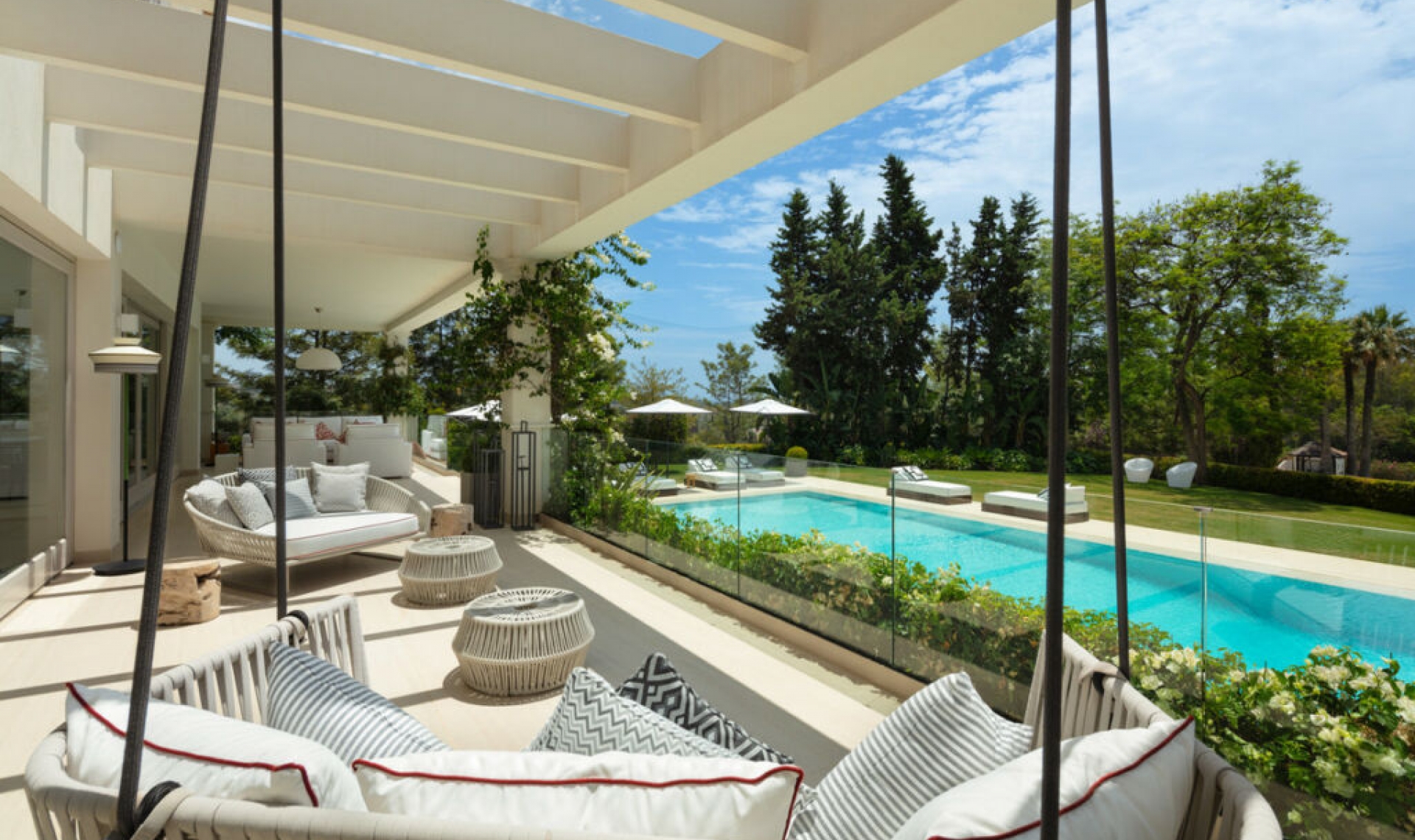 Resale - House -
Aloha