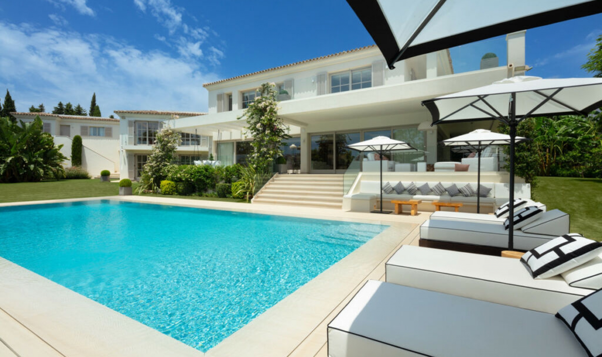 Resale - House -
Aloha