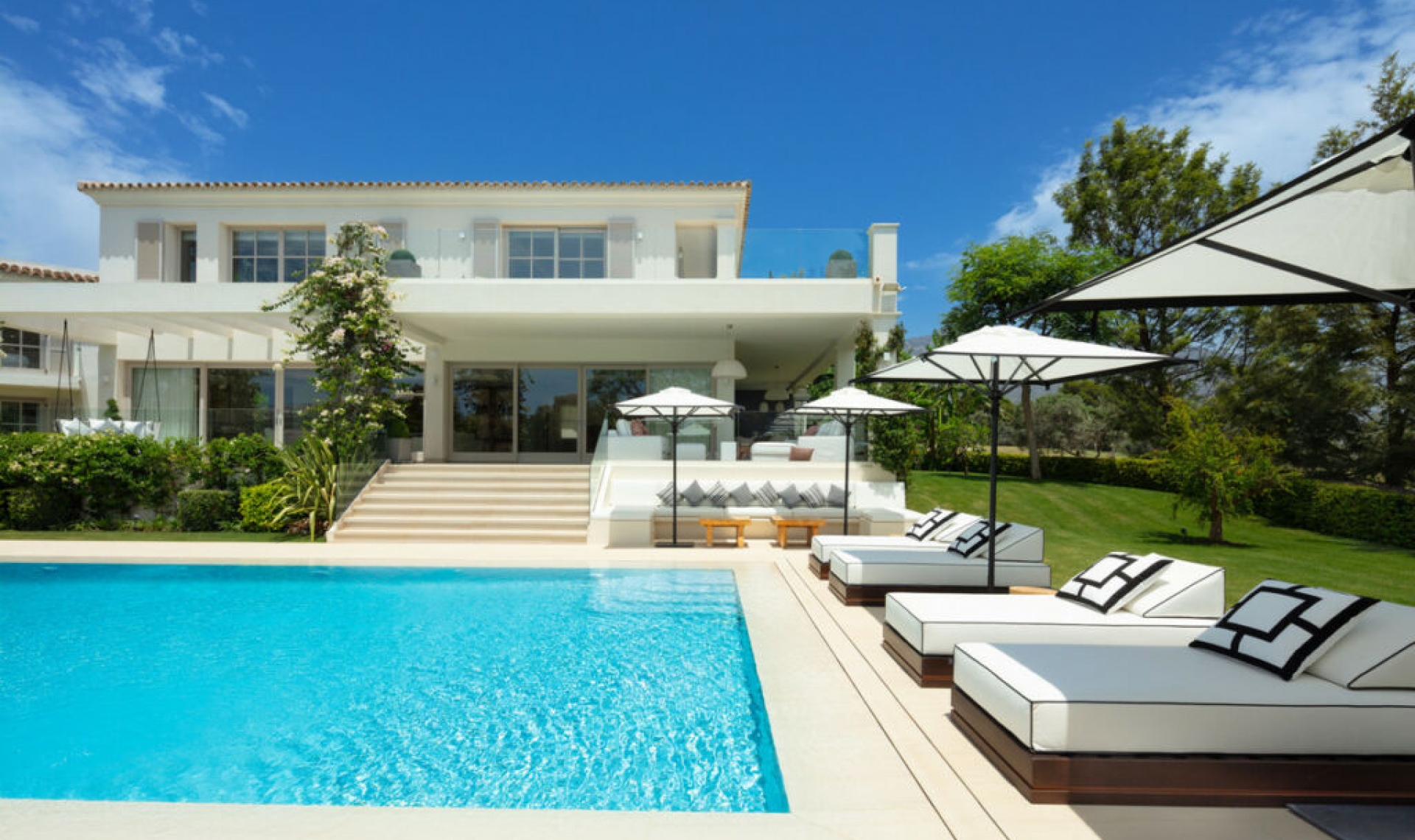 Resale - House -
Aloha