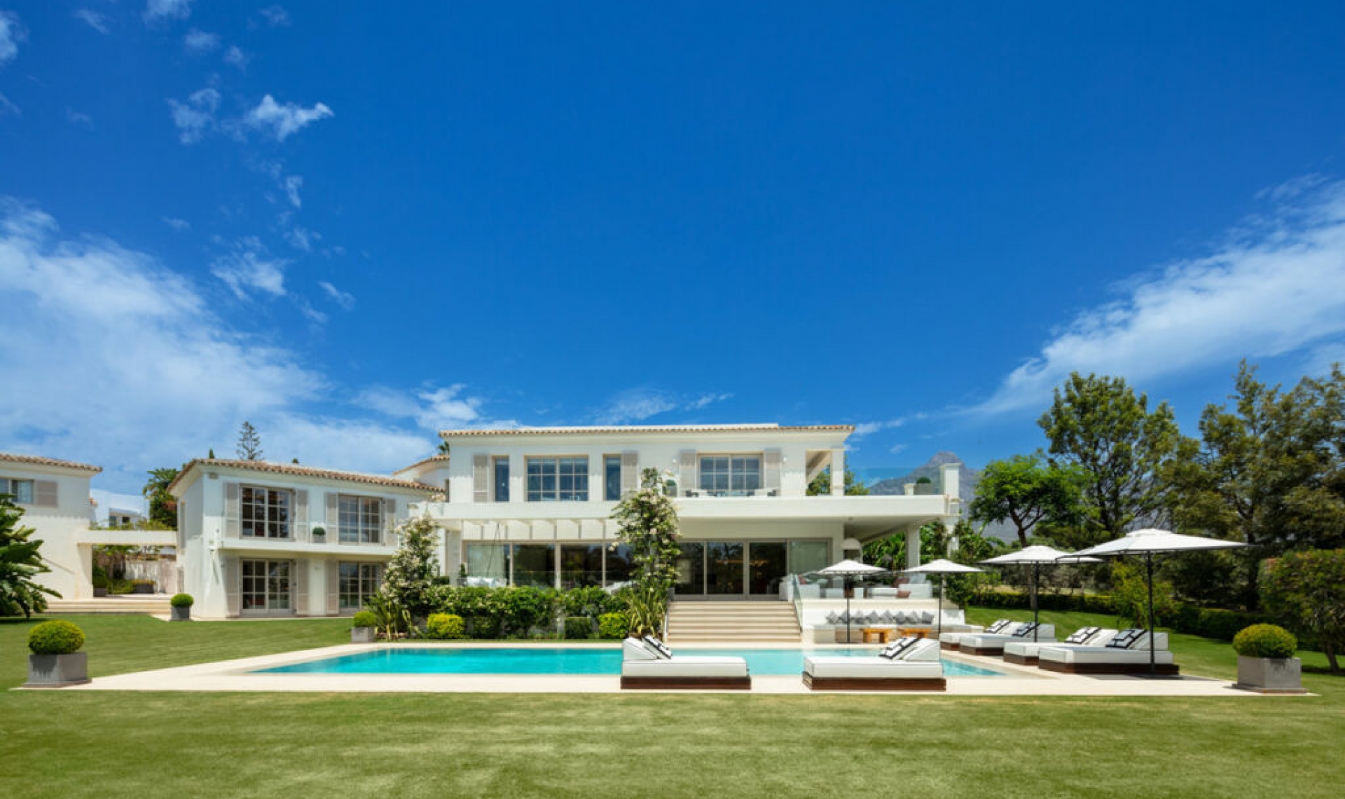 Resale - House -
Aloha