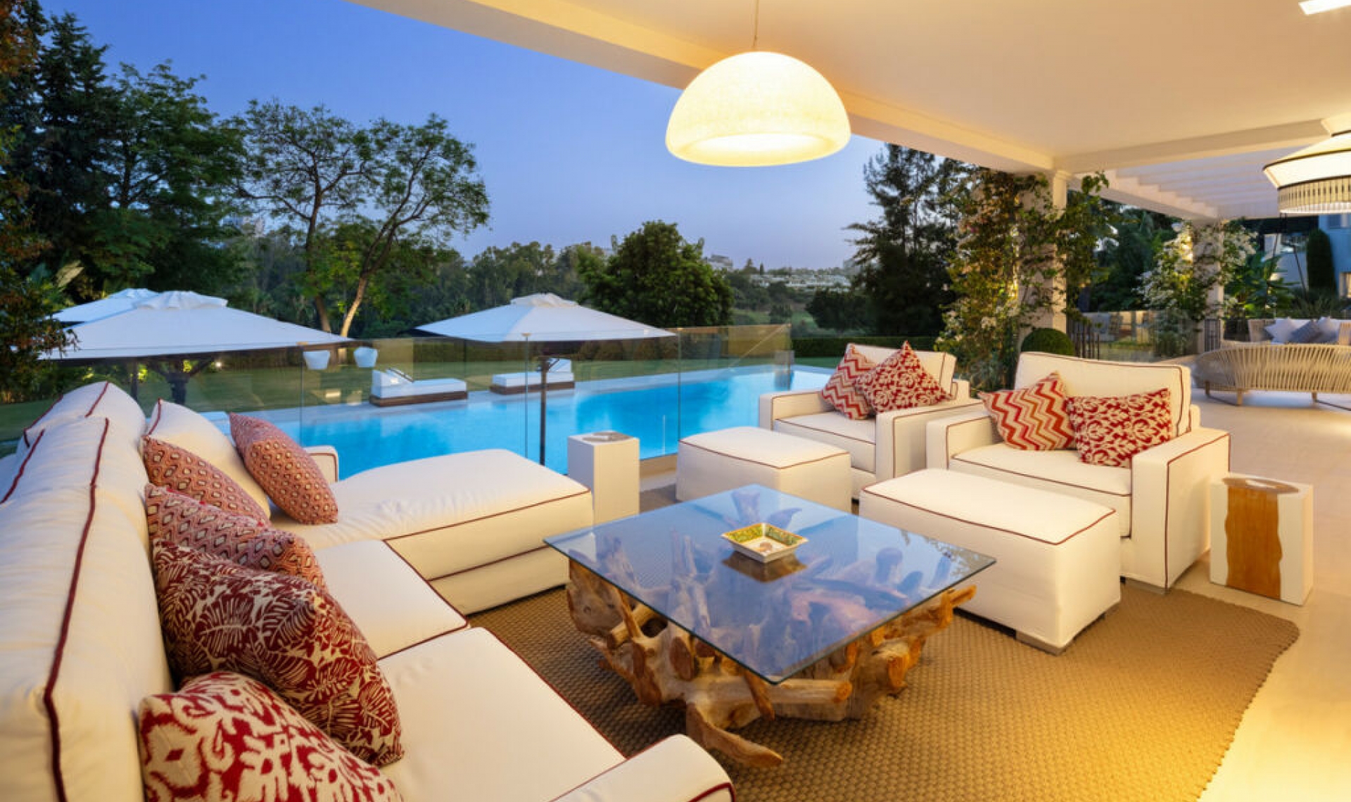 Resale - House -
Aloha