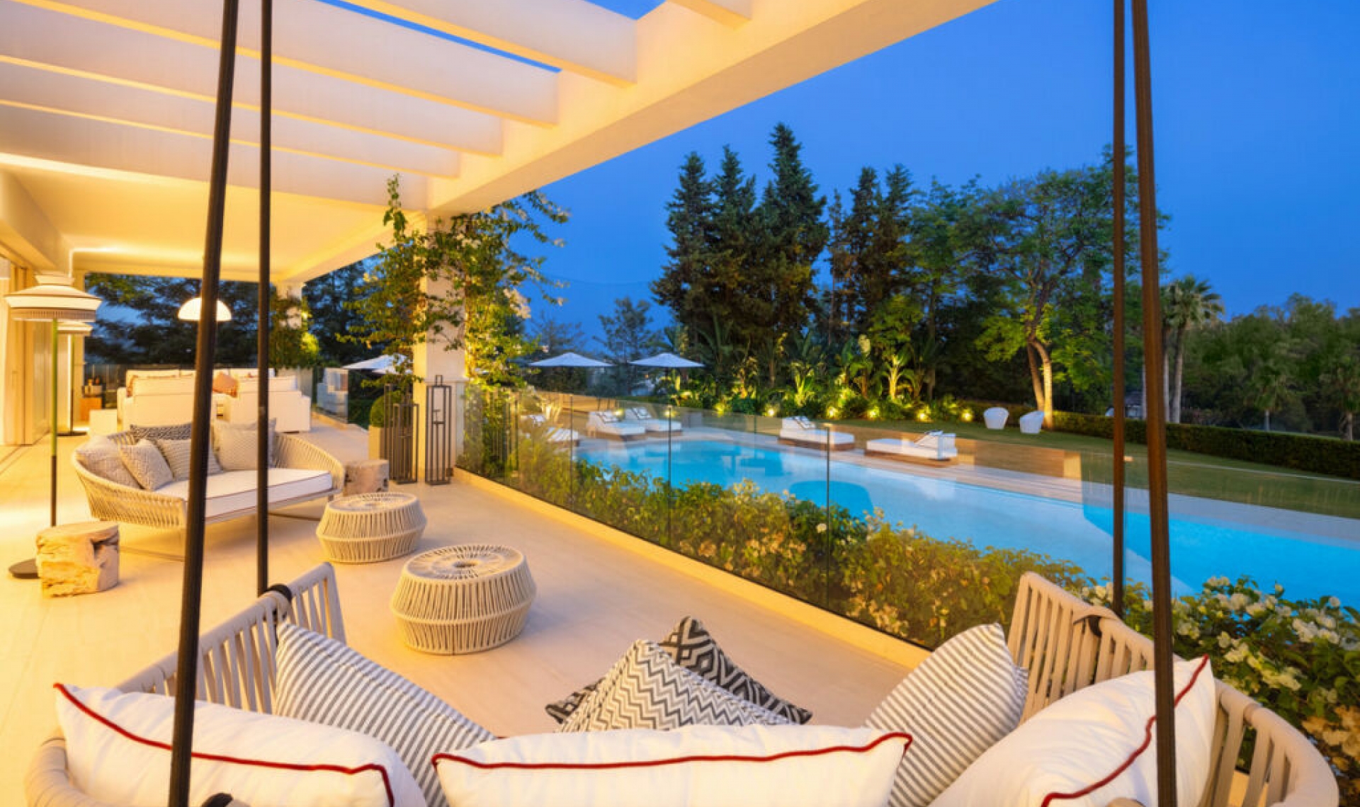 Resale - House -
Aloha