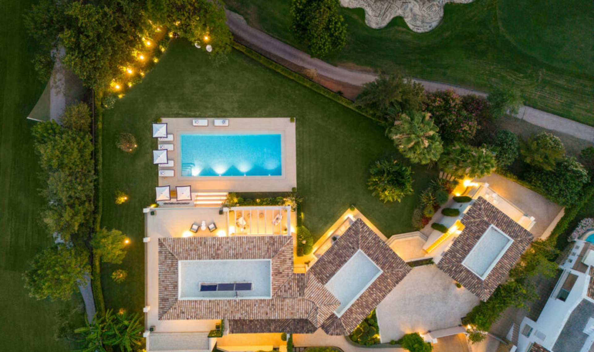 Resale - House -
Aloha