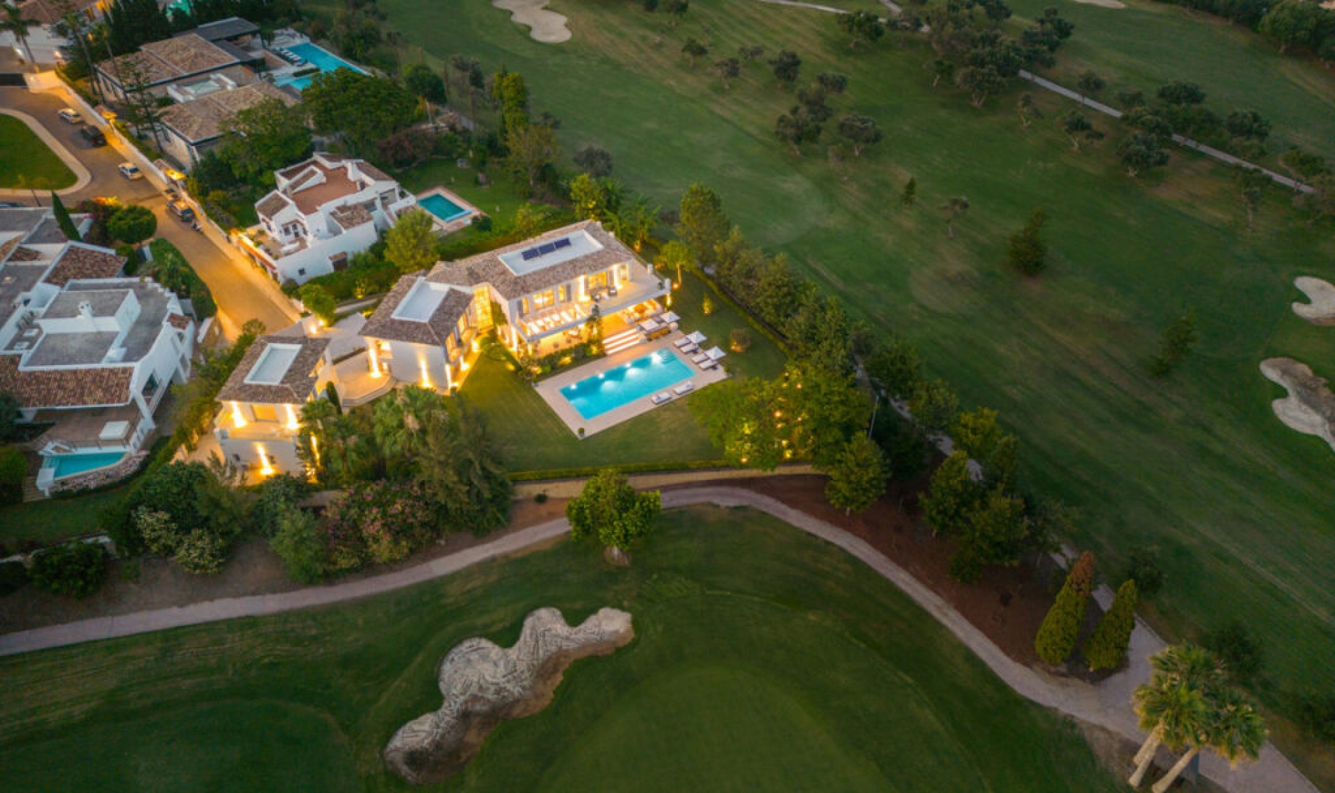 Resale - House -
Aloha