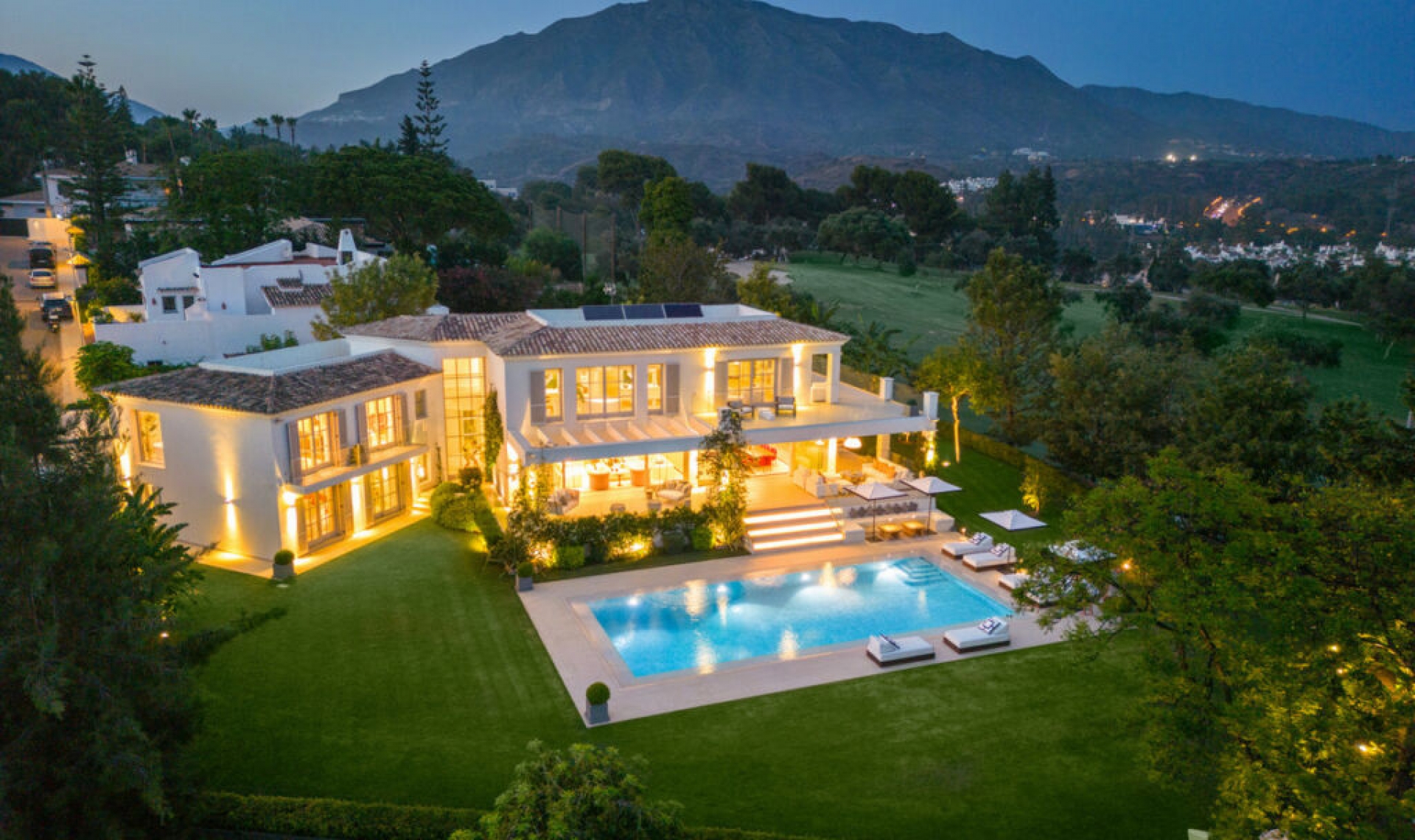 Resale - House -
Aloha