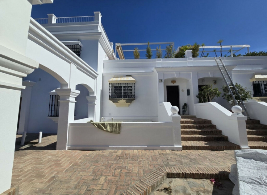 Resale - House -
Aloha