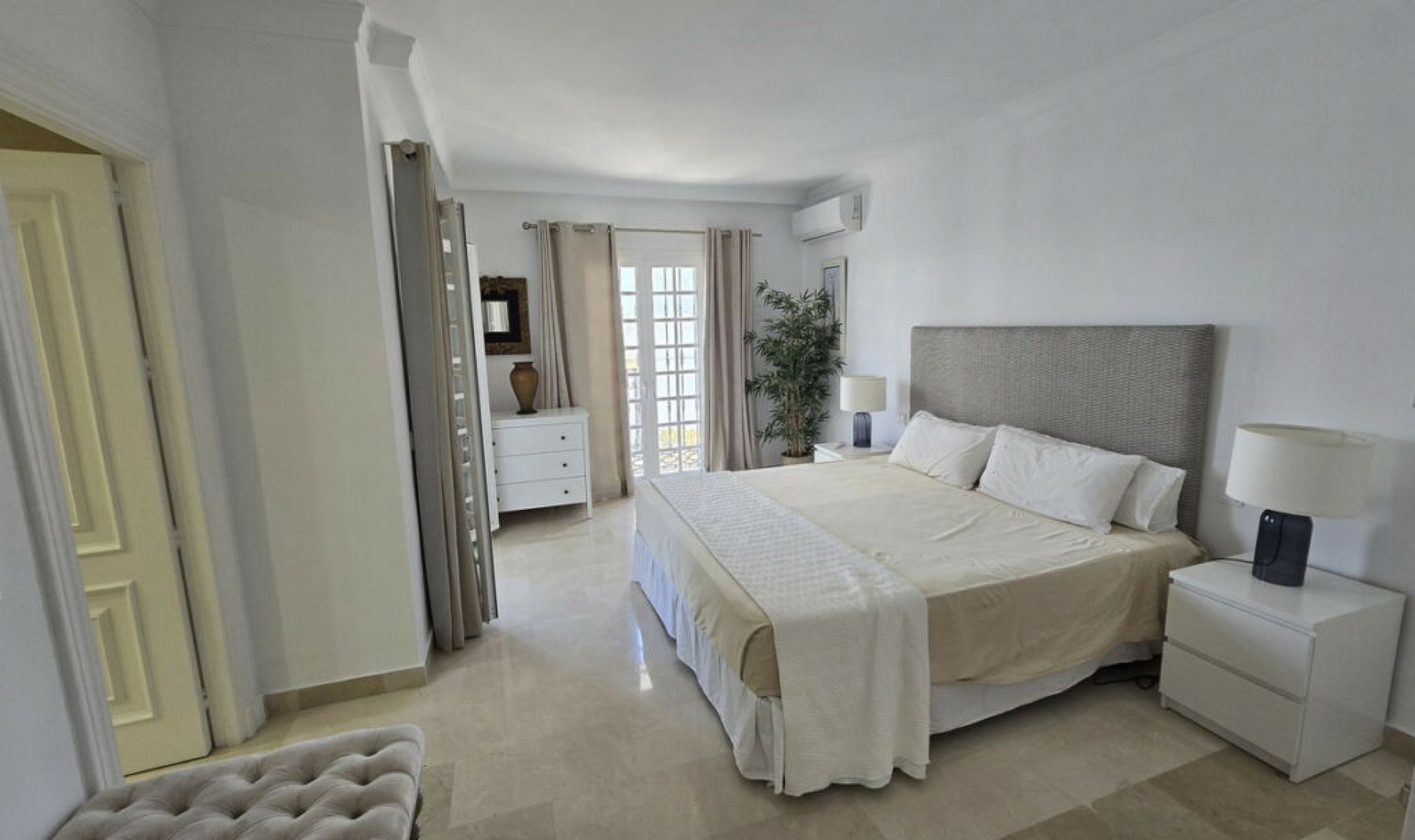 Resale - House -
Aloha