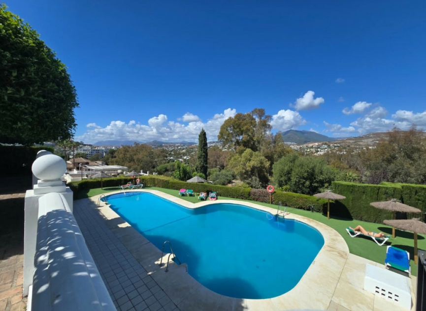 Resale - House -
Aloha