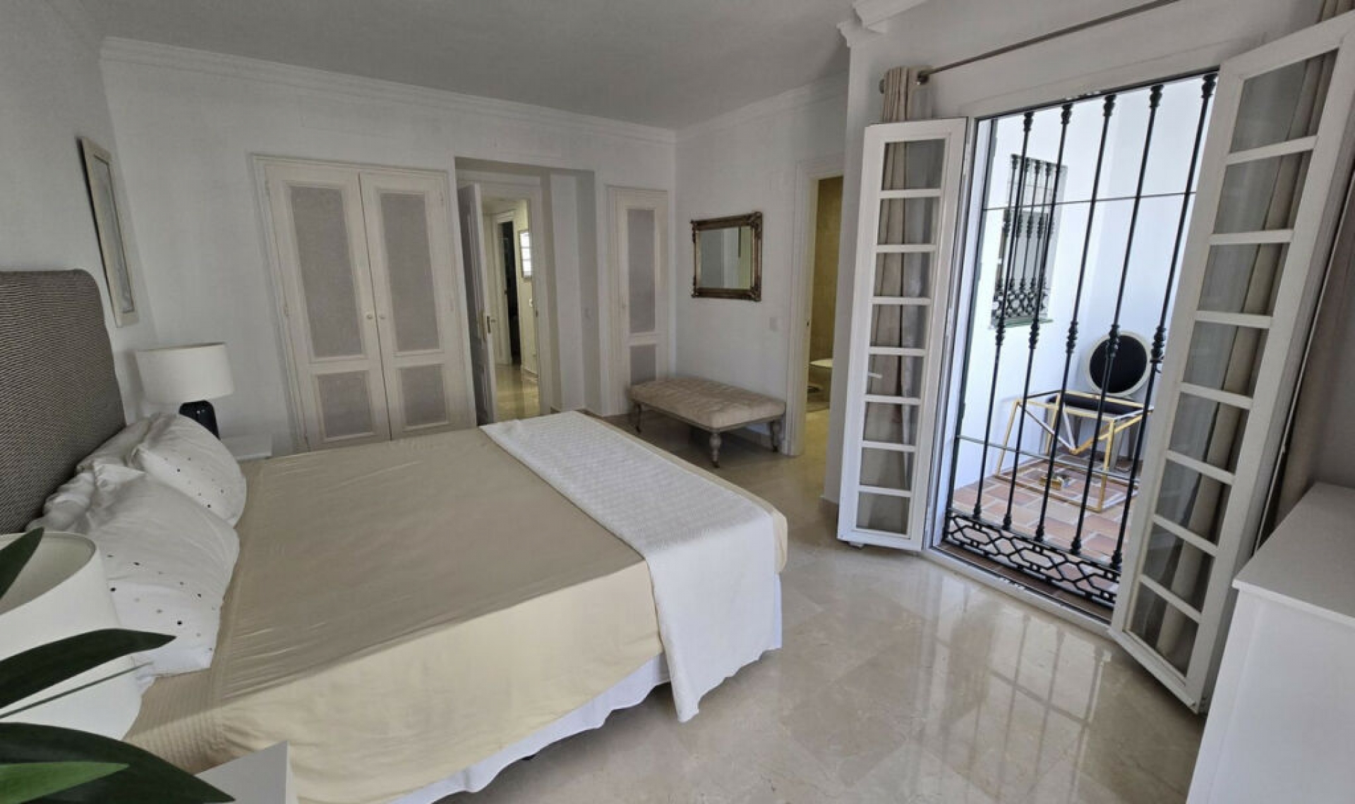 Resale - House -
Aloha