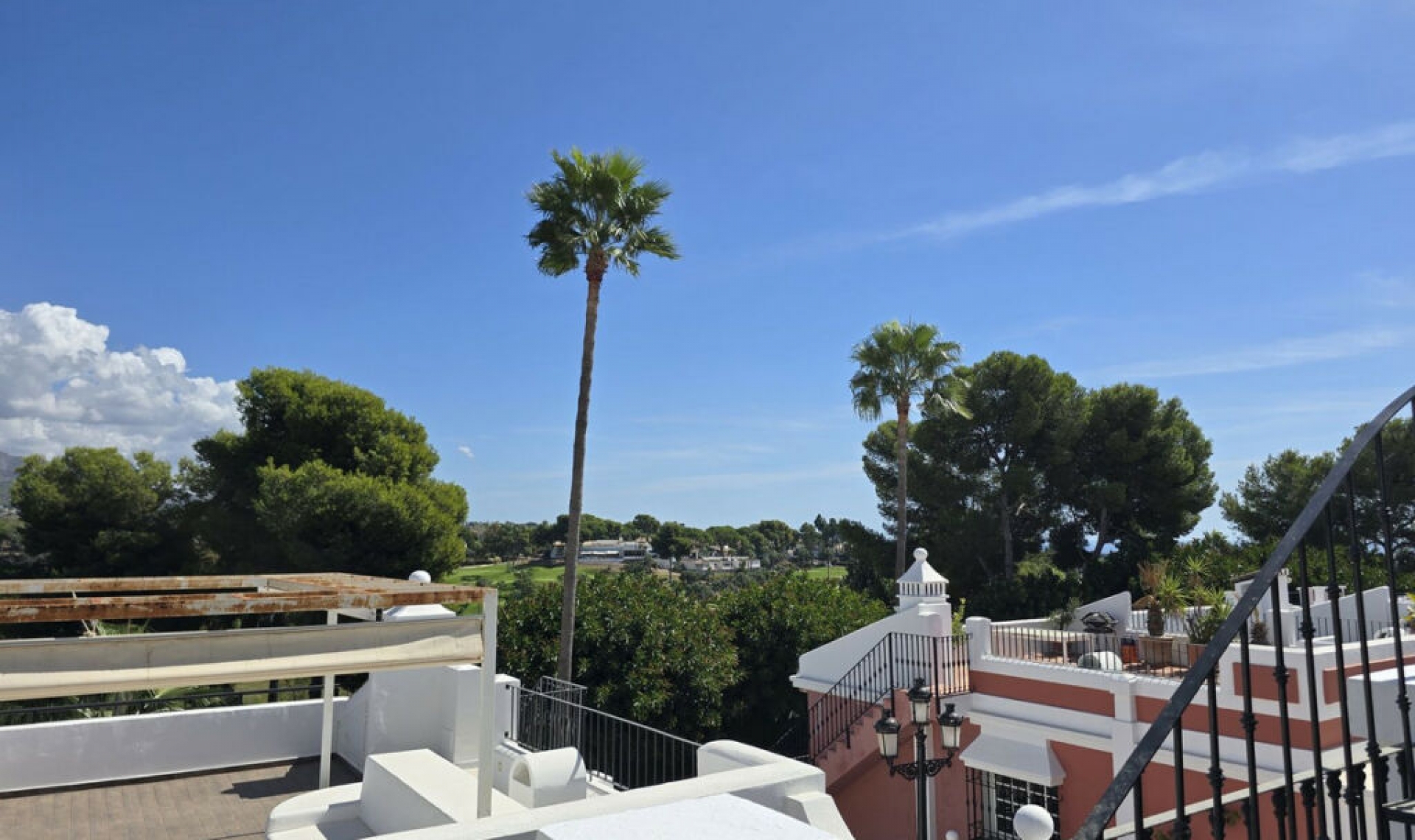 Resale - House -
Aloha