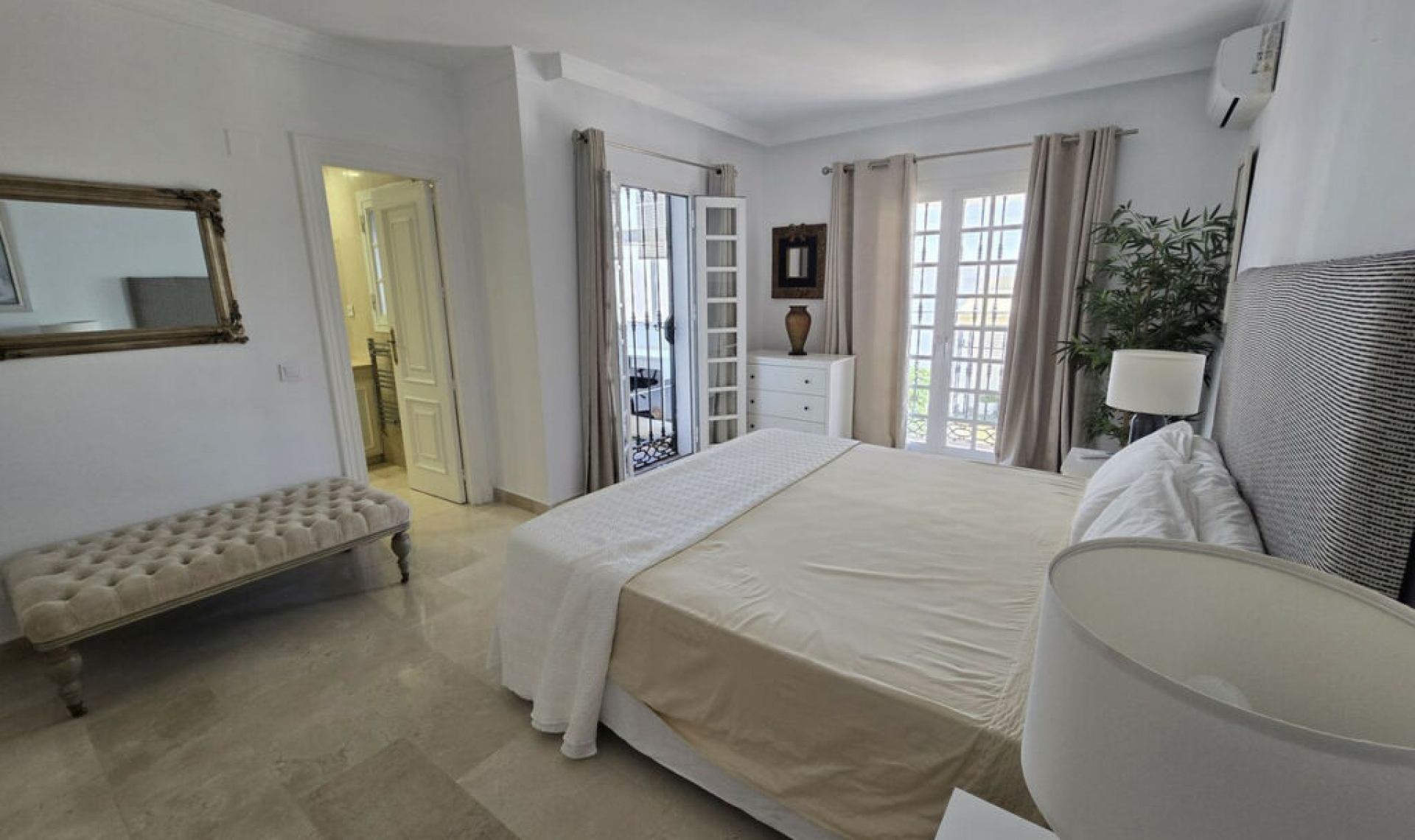 Resale - House -
Aloha