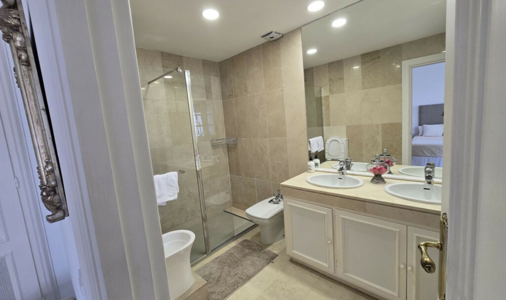 Resale - House -
Aloha