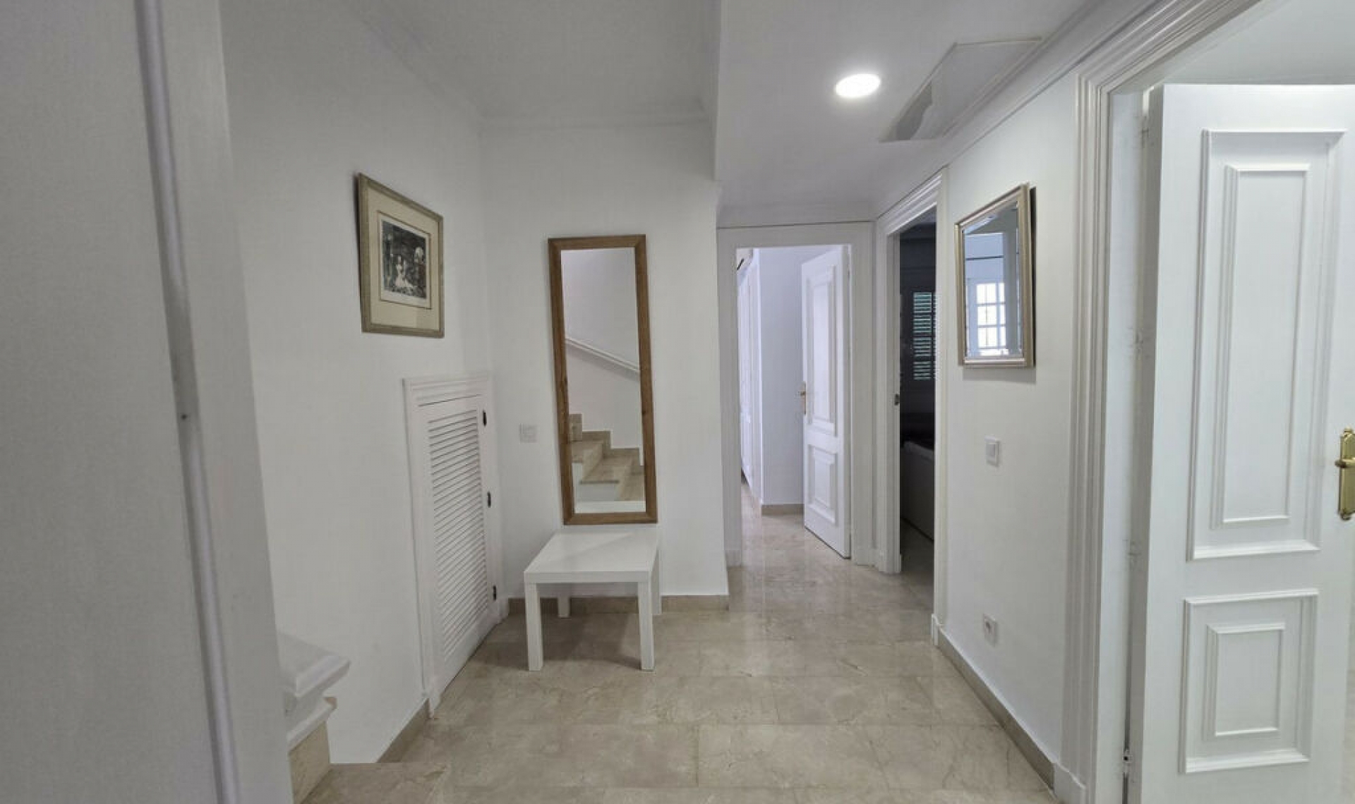 Resale - House -
Aloha