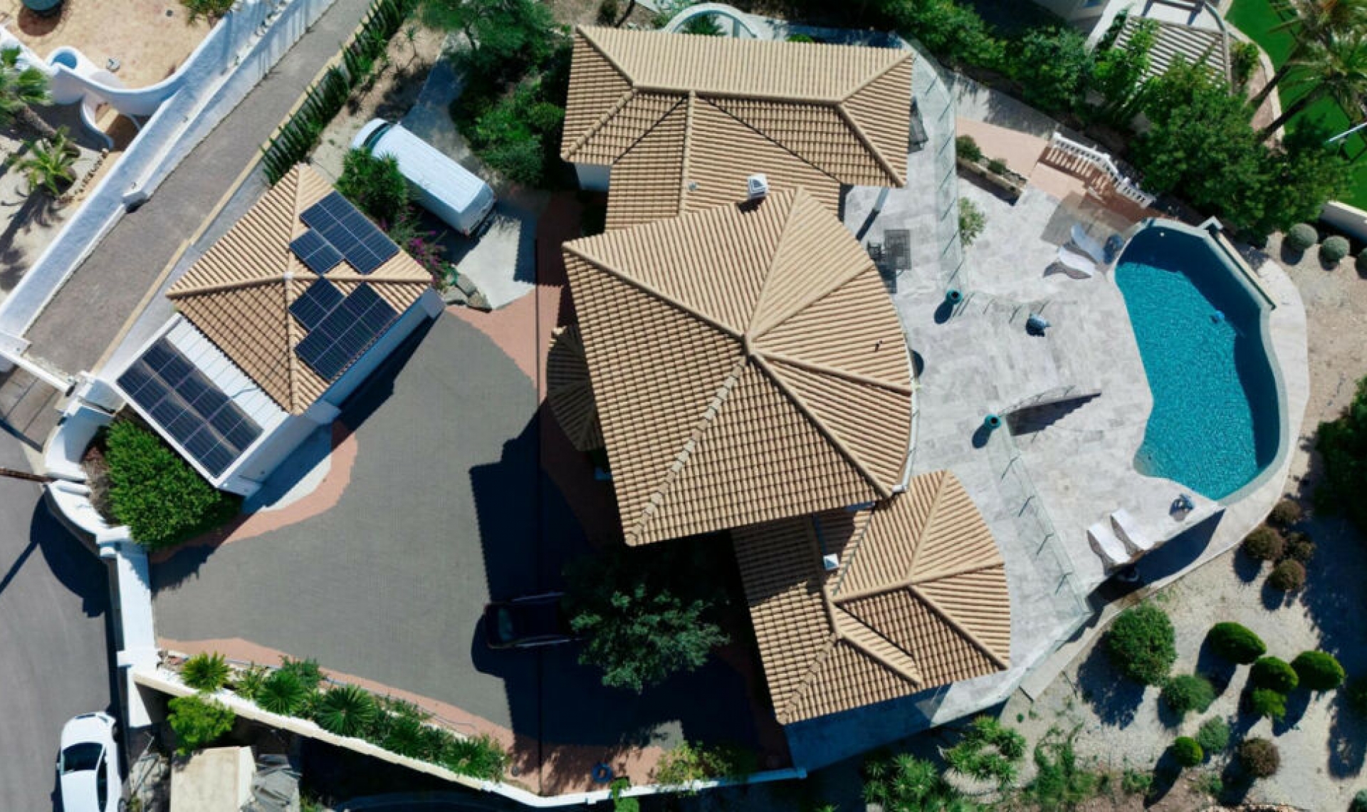 Resale - House -
Altea