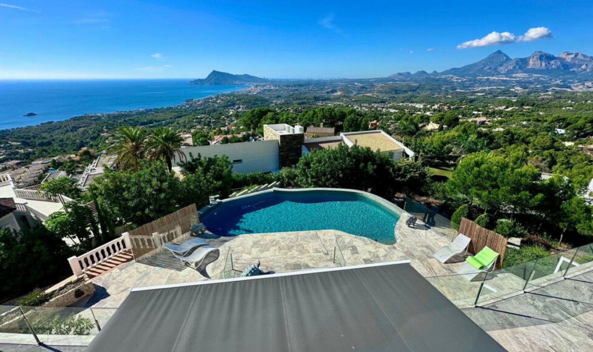 Resale - House -
Altea