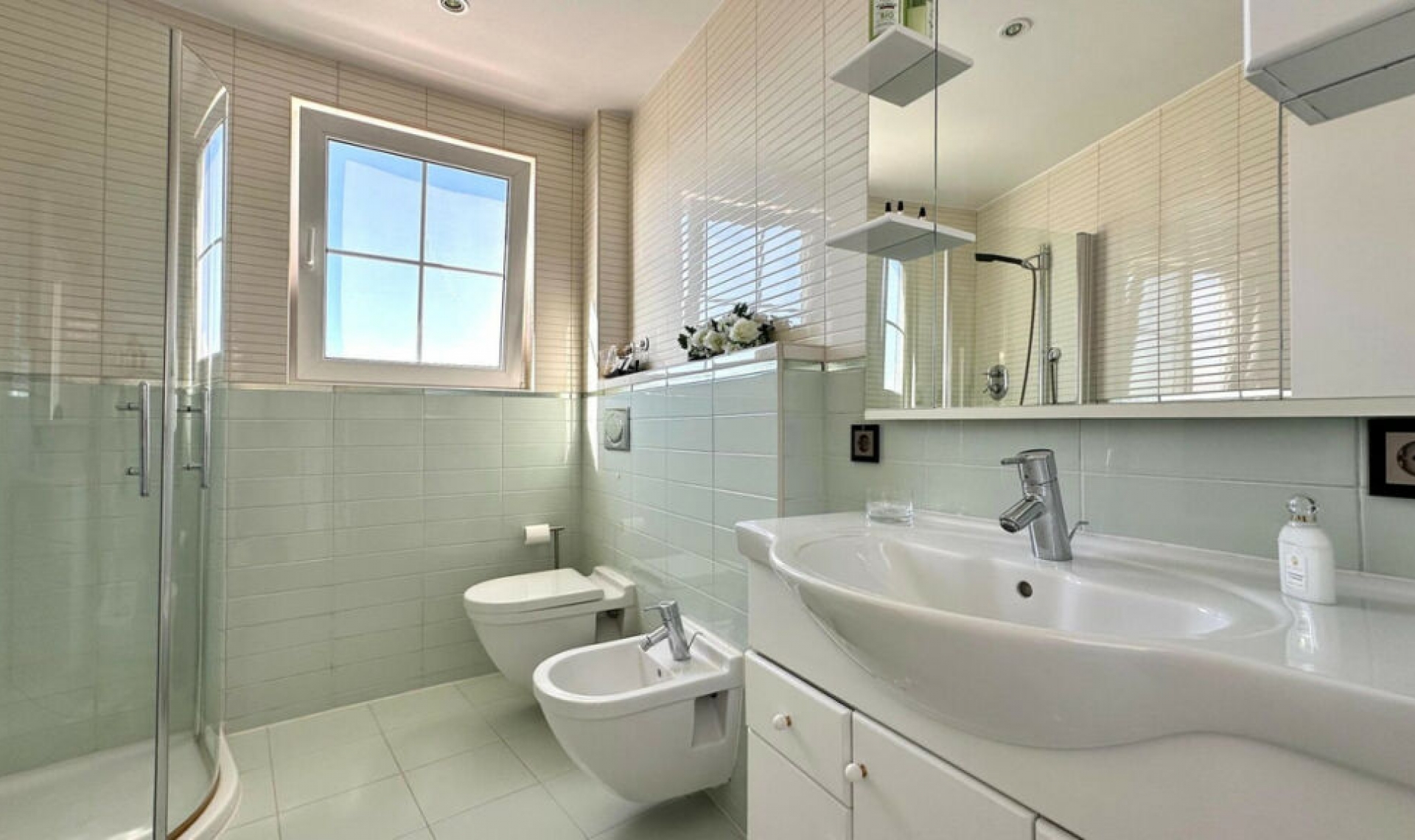 Resale - House -
Altea