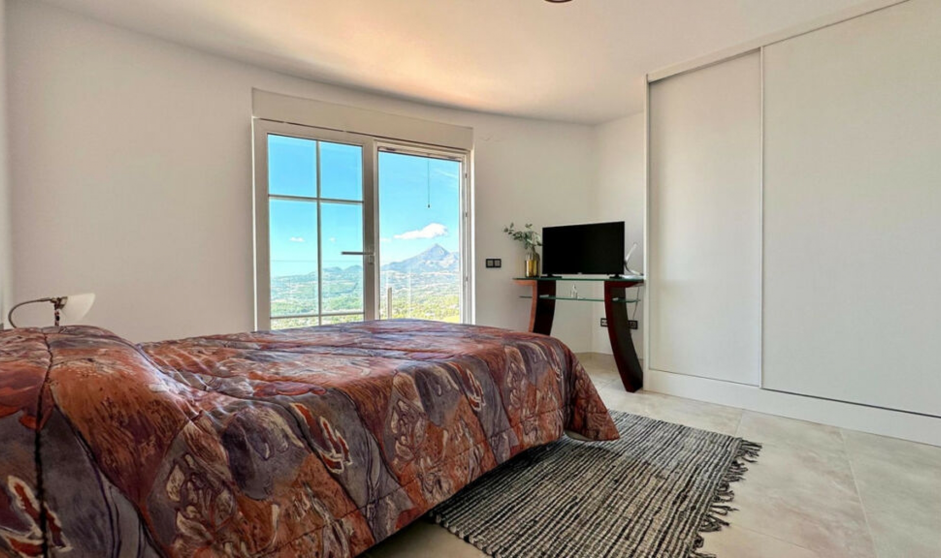 Resale - House -
Altea