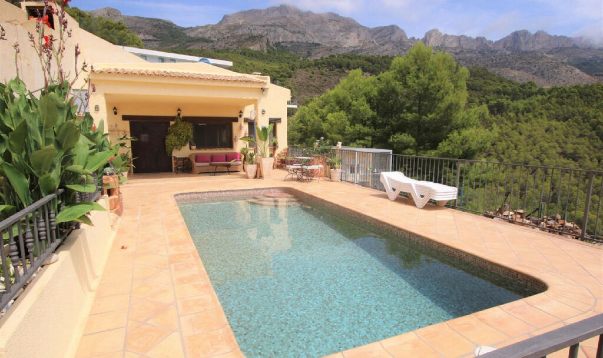 Resale - House -
Altea