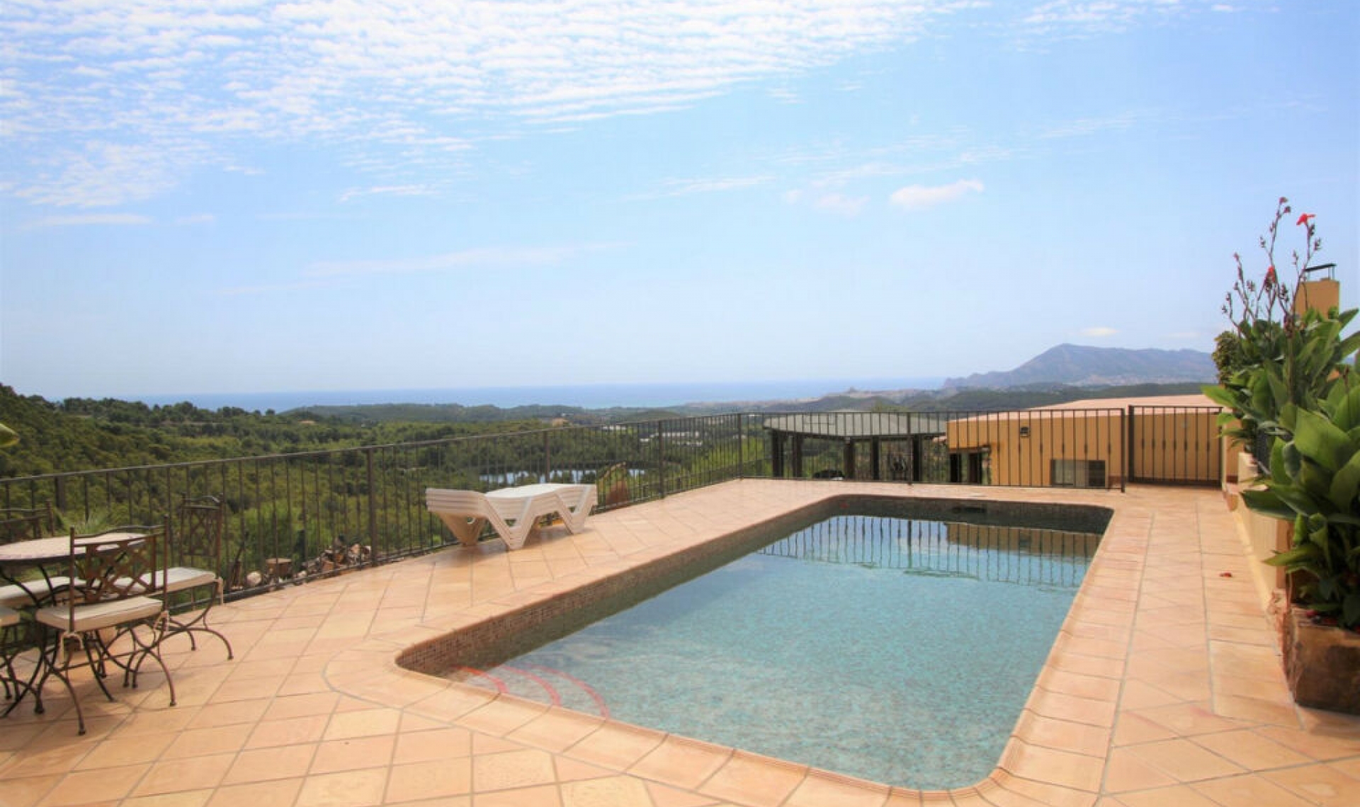 Resale - House -
Altea