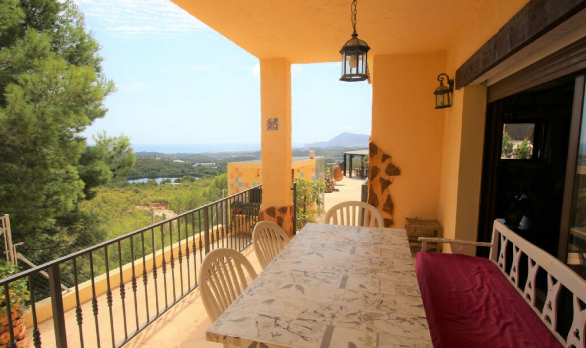 Resale - House -
Altea