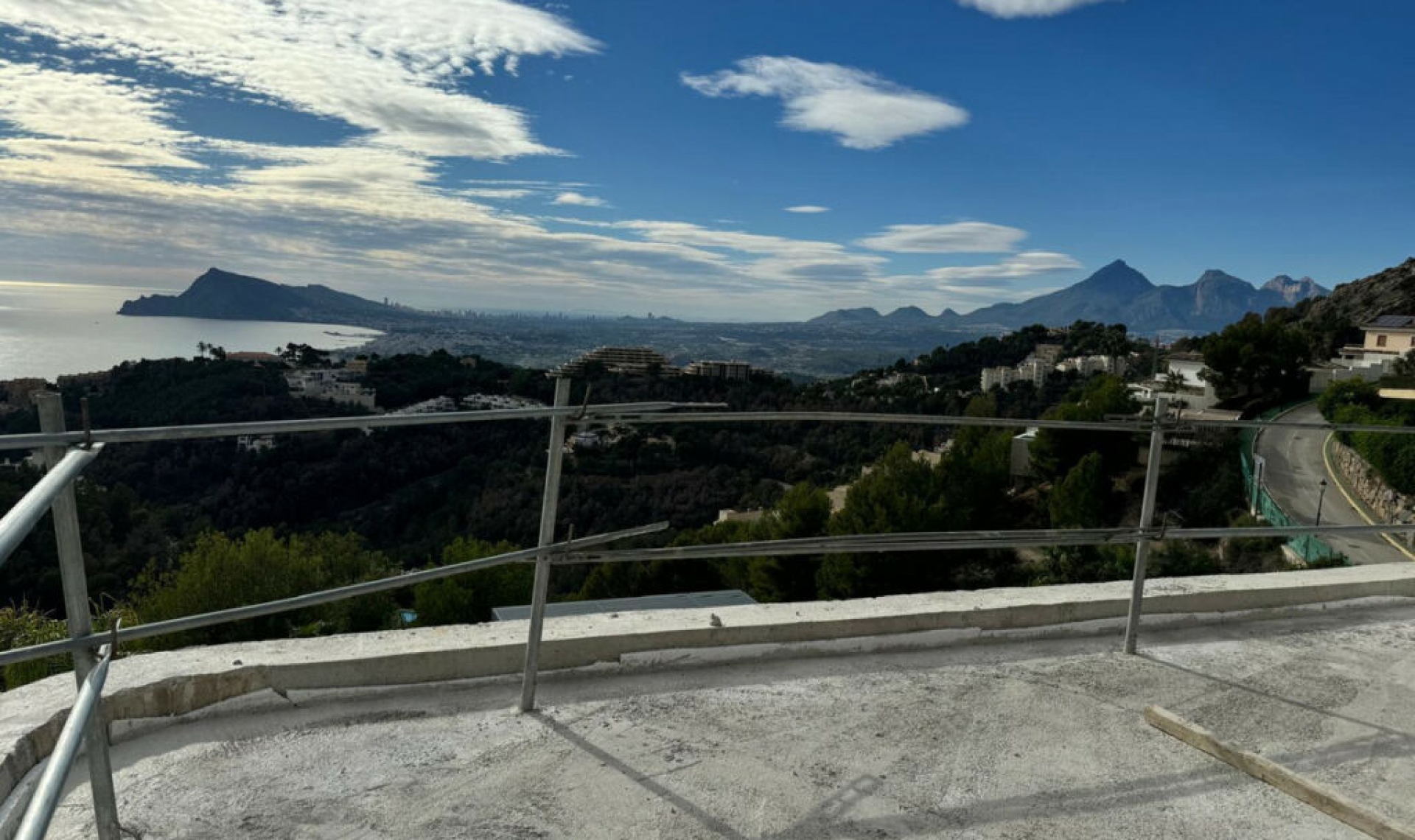 Resale - House -
Altea