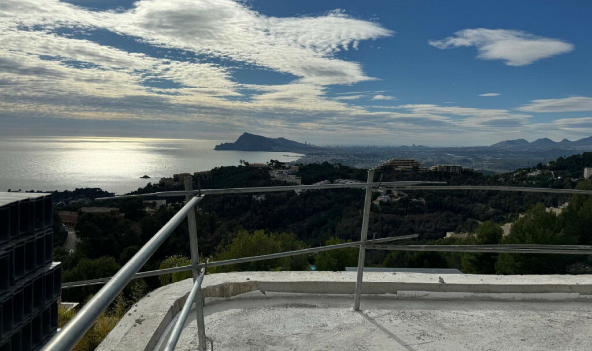 Resale - House -
Altea