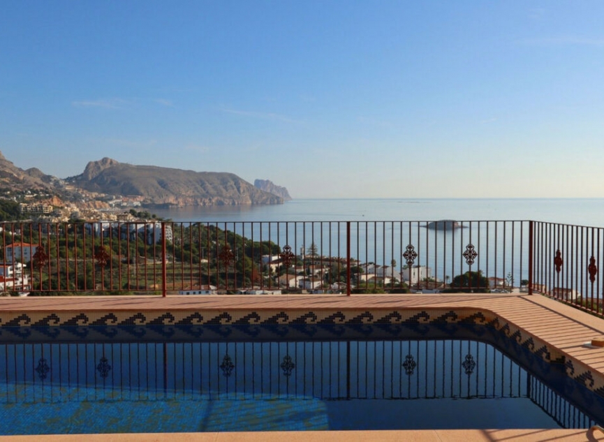 Resale - House -
Altea