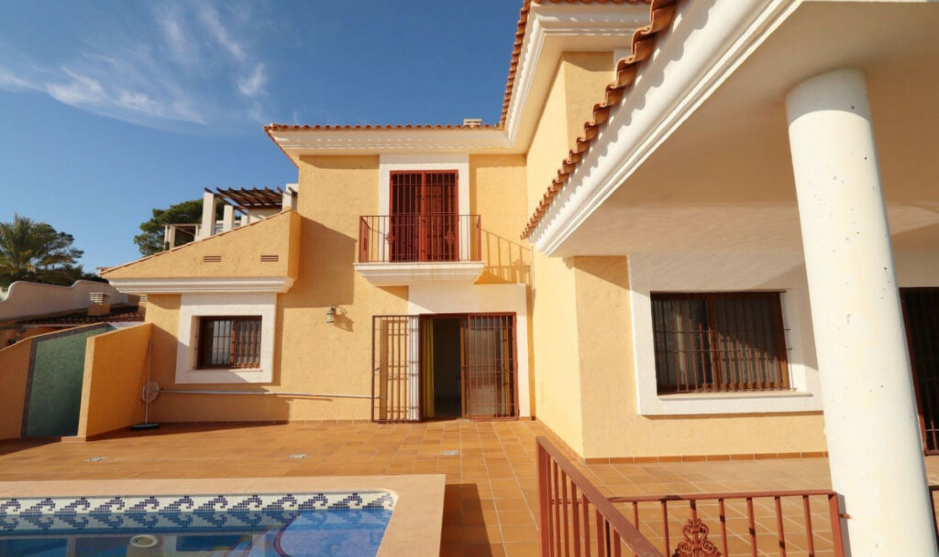 Resale - House -
Altea