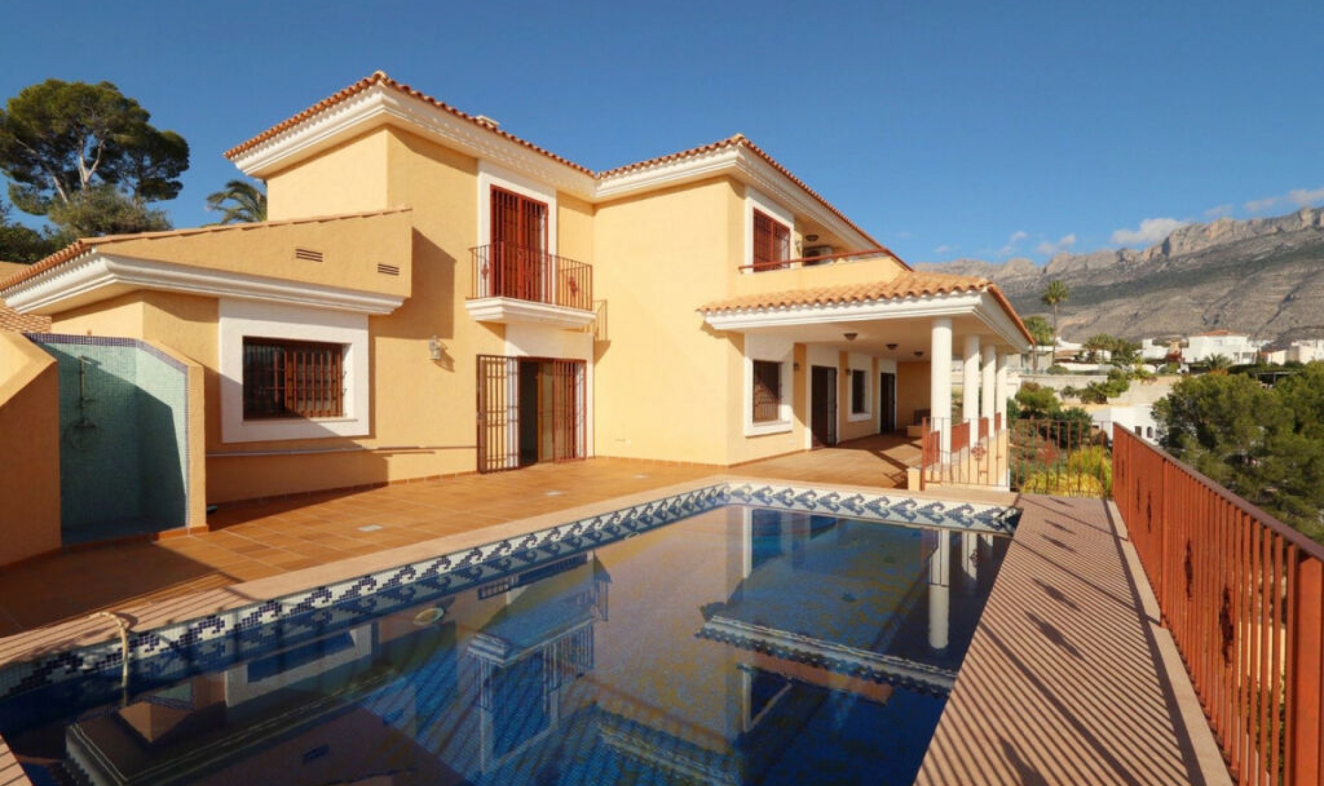 Resale - House -
Altea