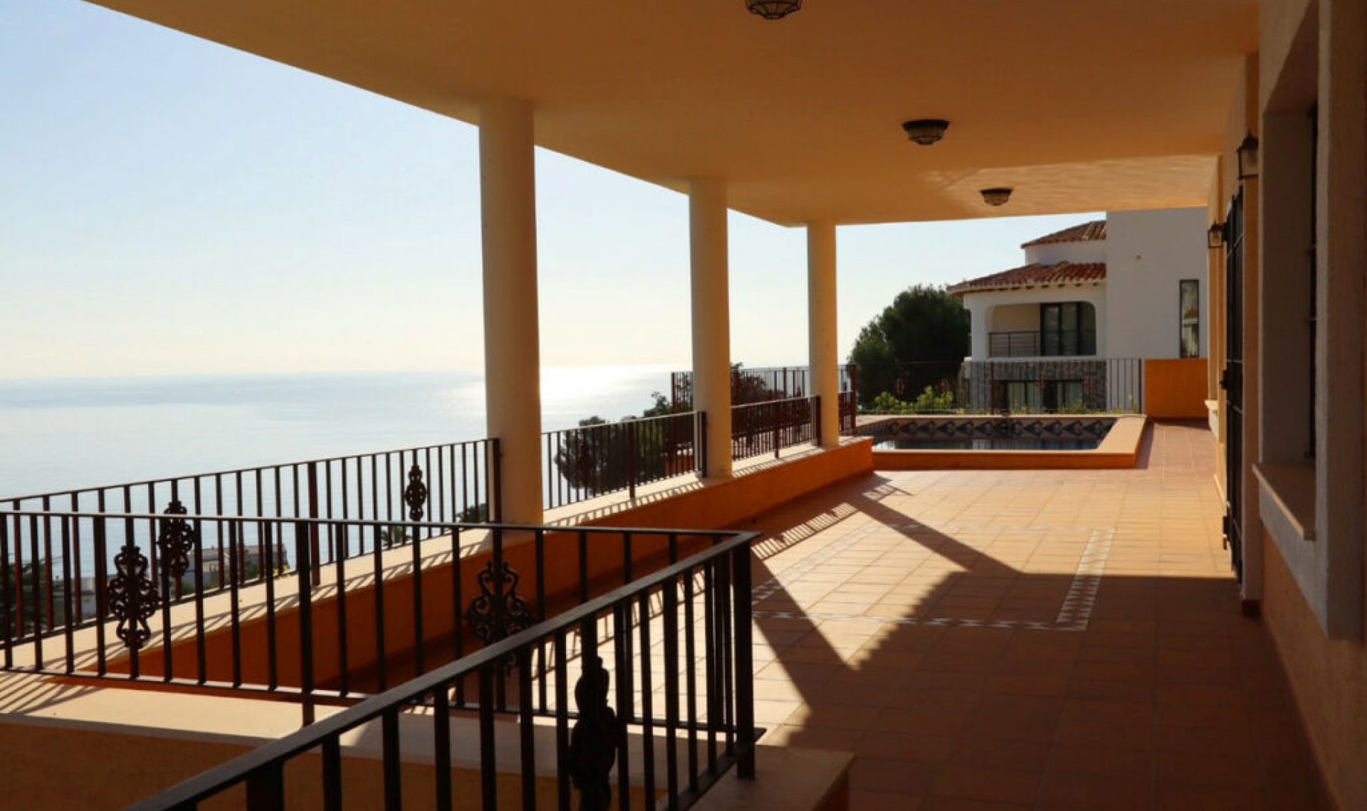Resale - House -
Altea
