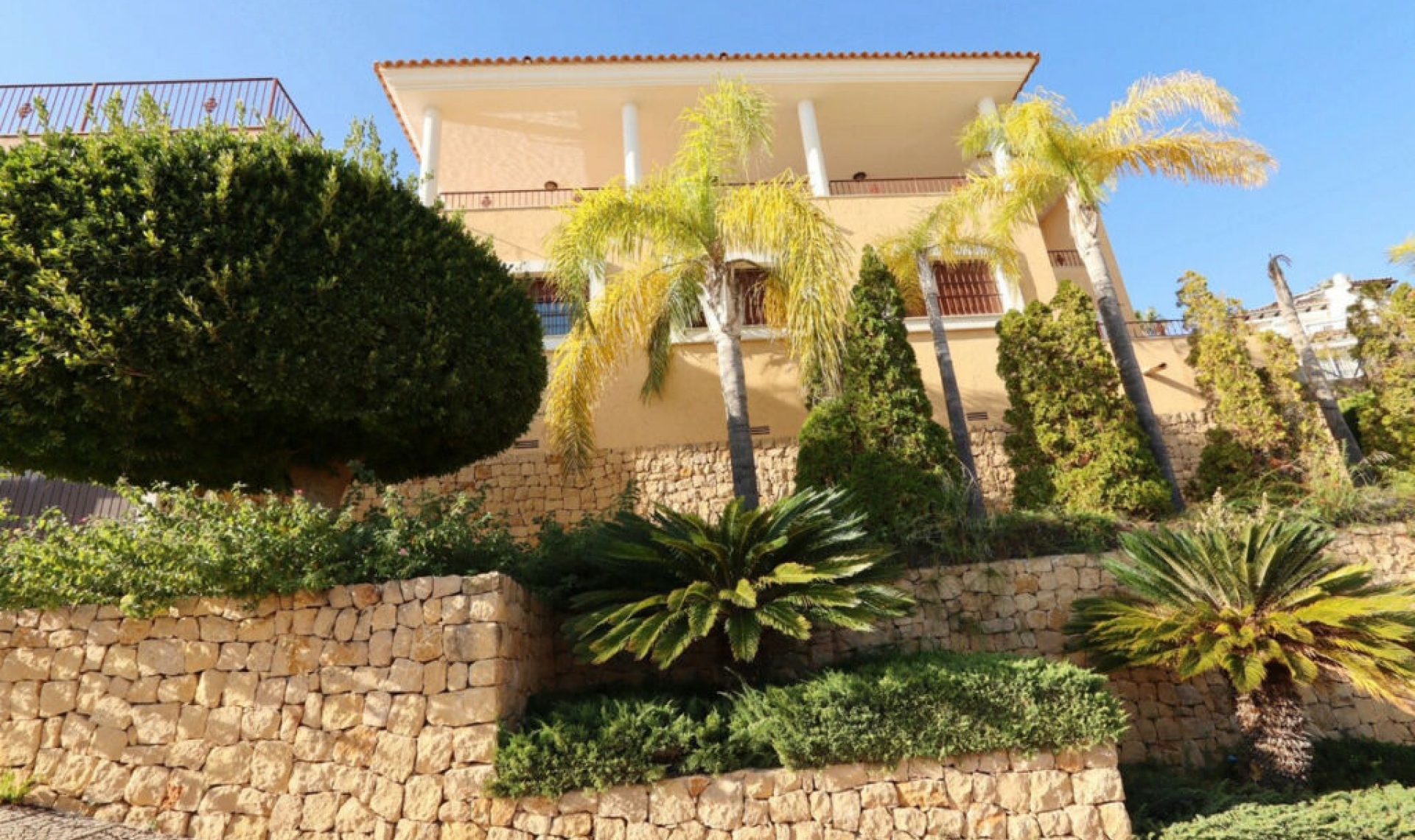 Resale - House -
Altea