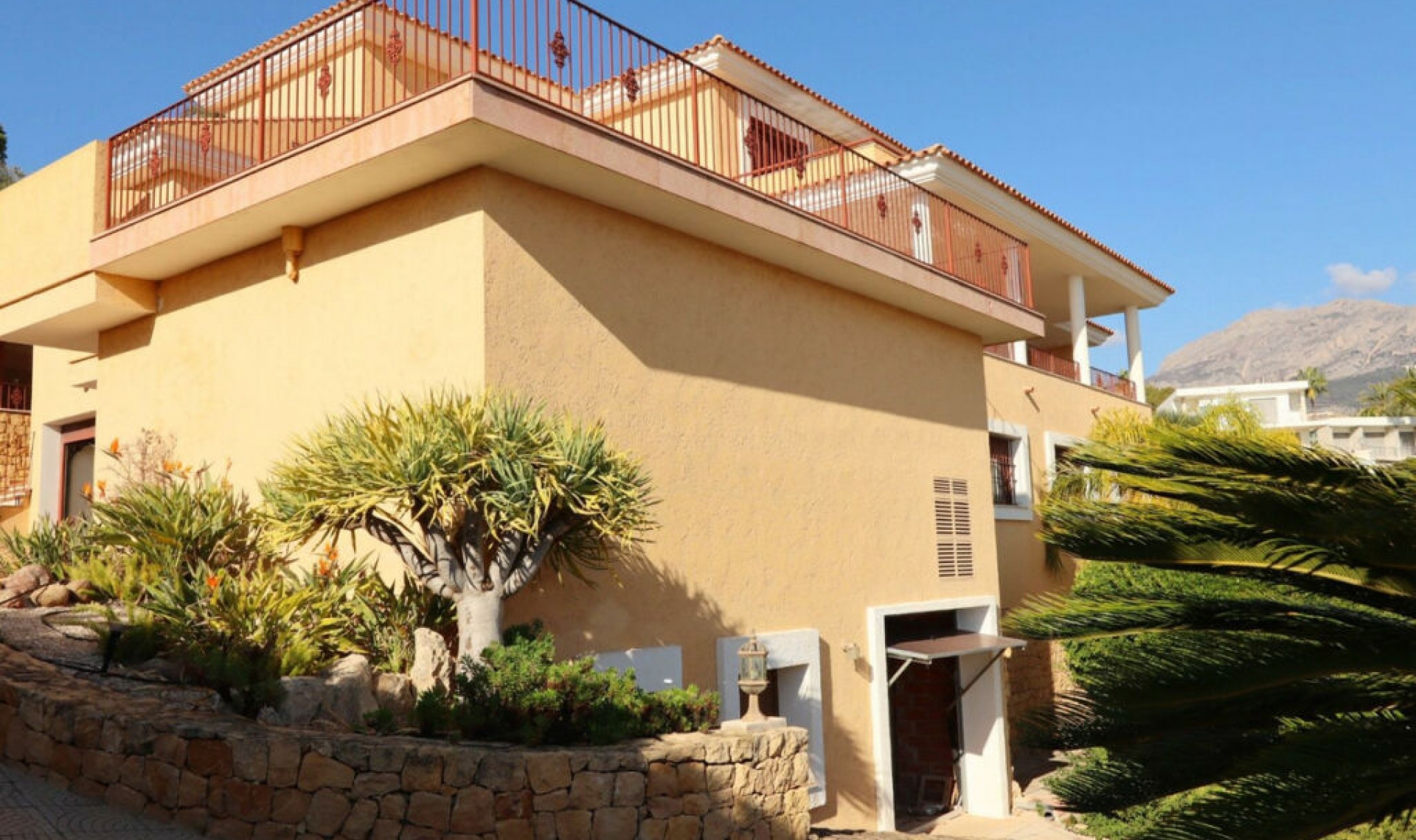 Resale - House -
Altea