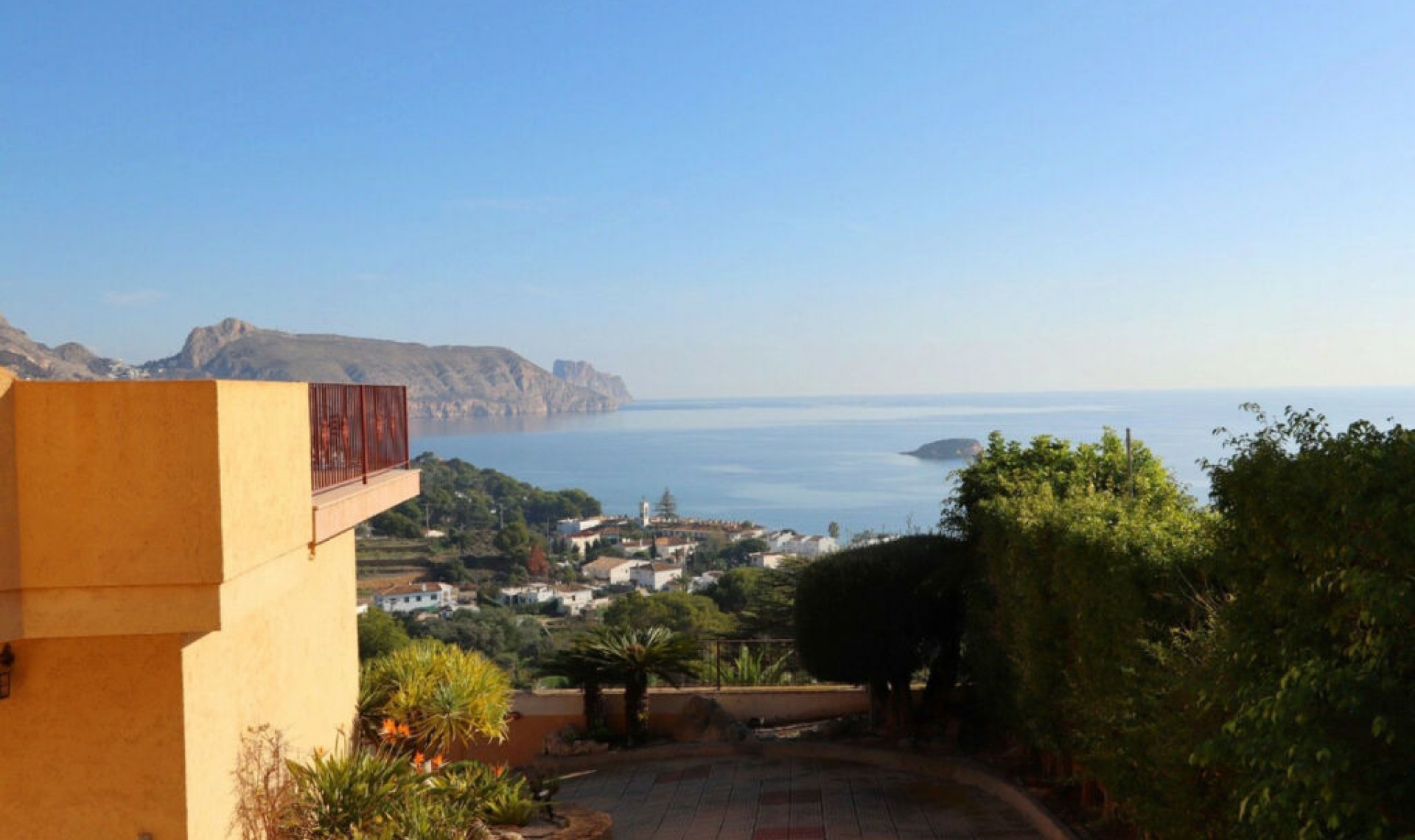 Resale - House -
Altea