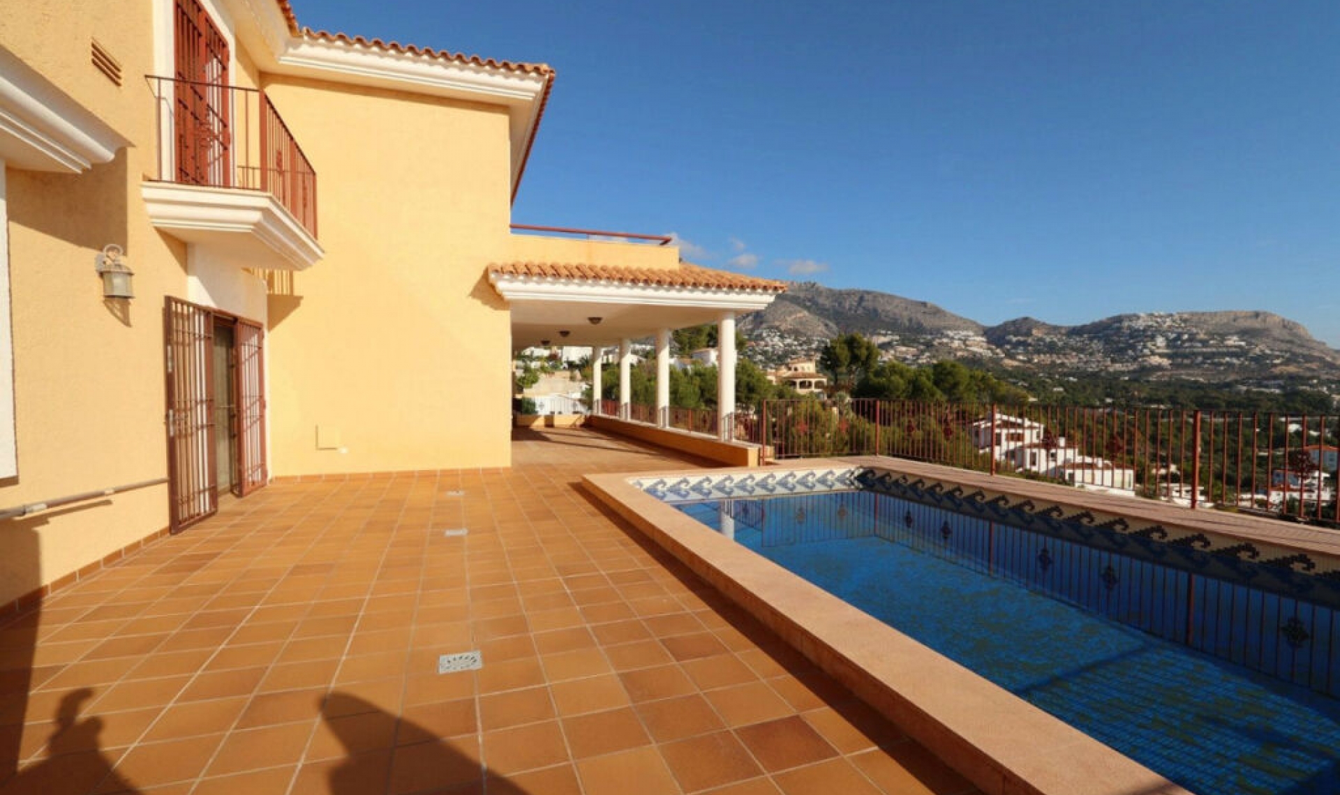 Resale - House -
Altea