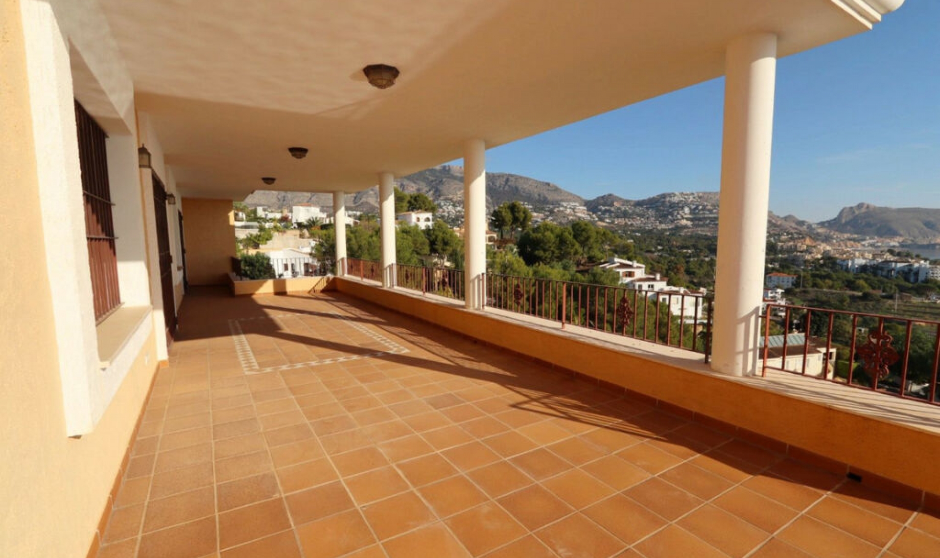 Resale - House -
Altea