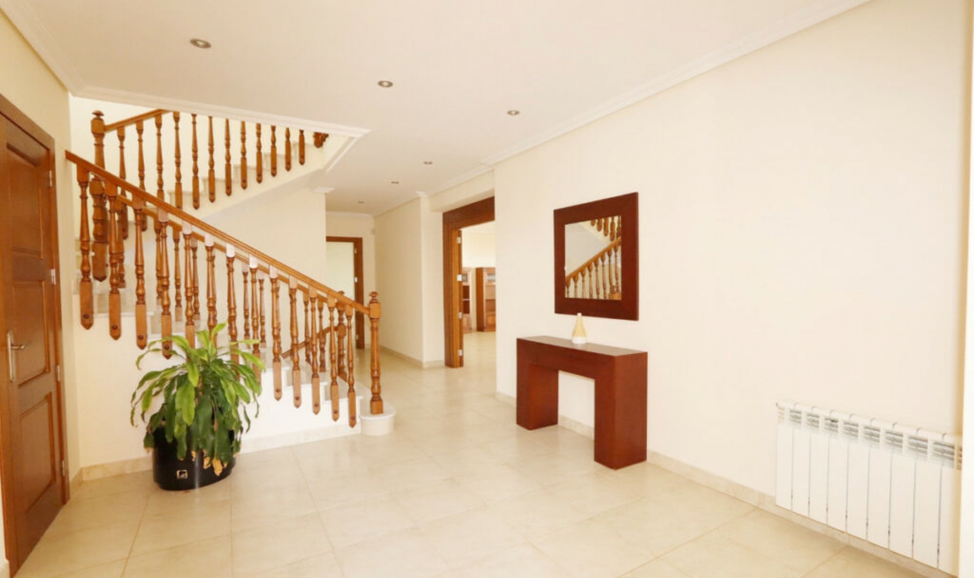 Resale - House -
Altea