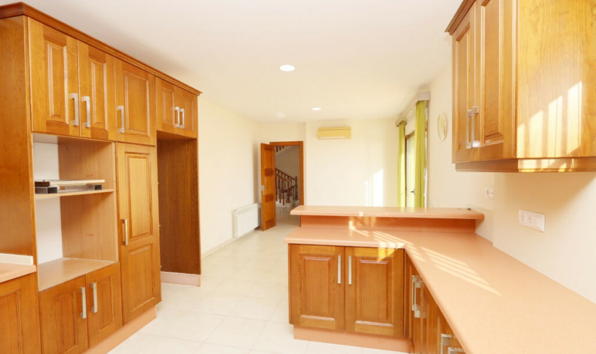 Resale - House -
Altea