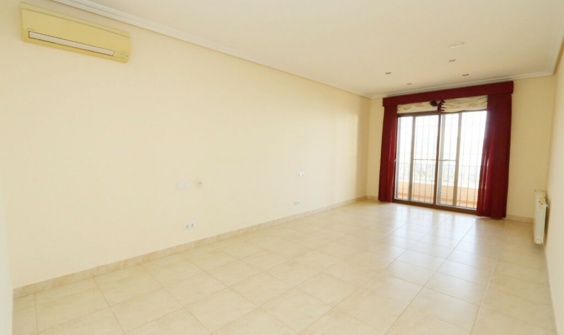 Resale - House -
Altea