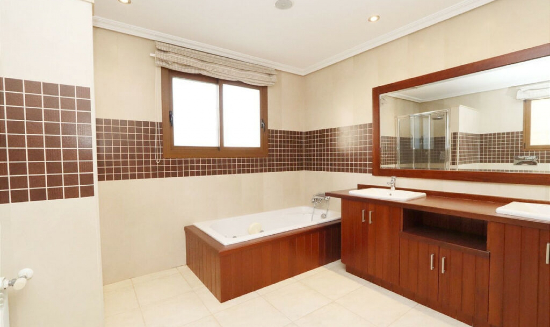 Resale - House -
Altea