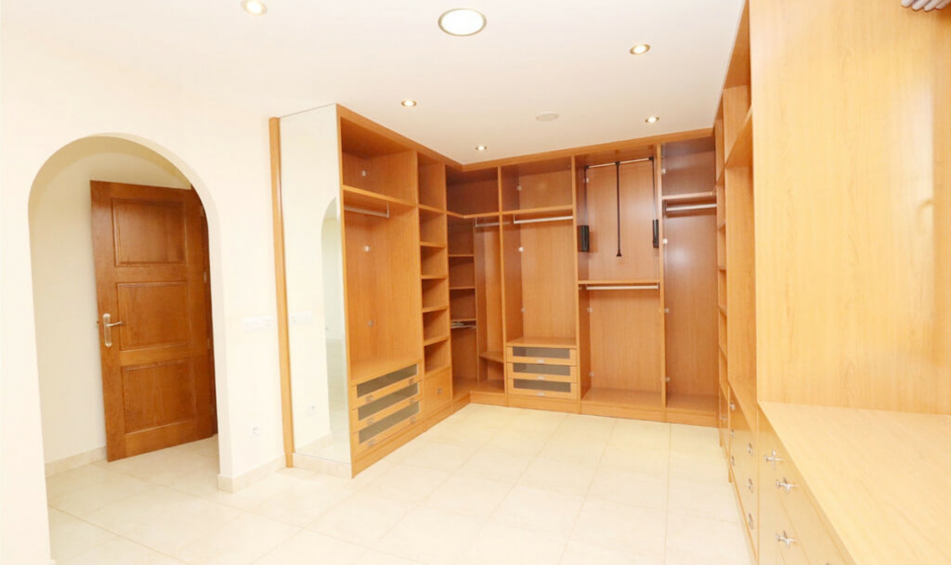 Resale - House -
Altea