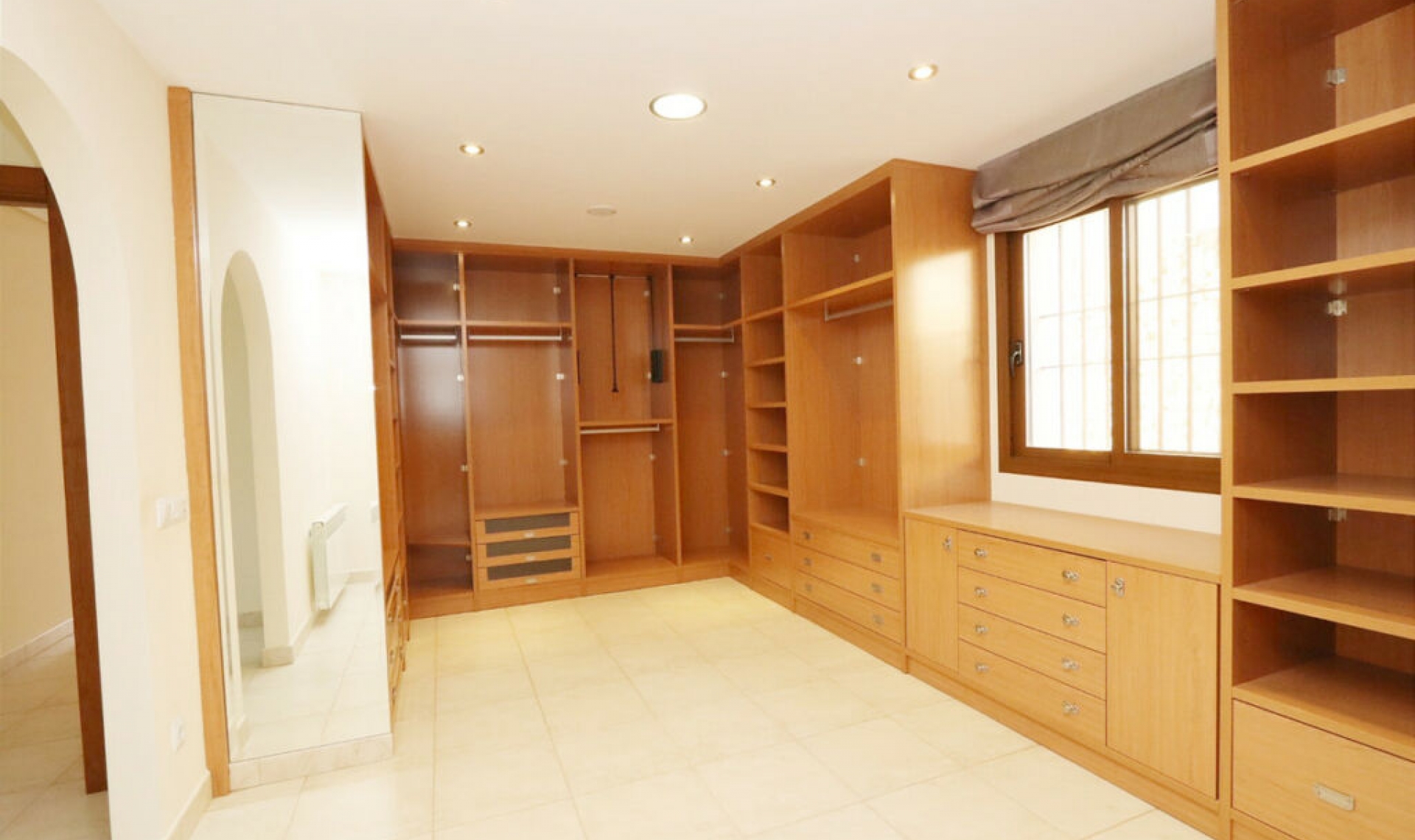 Resale - House -
Altea