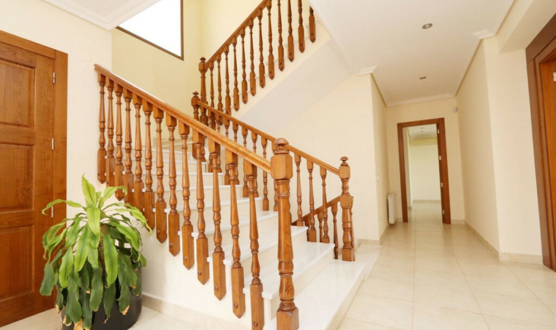 Resale - House -
Altea